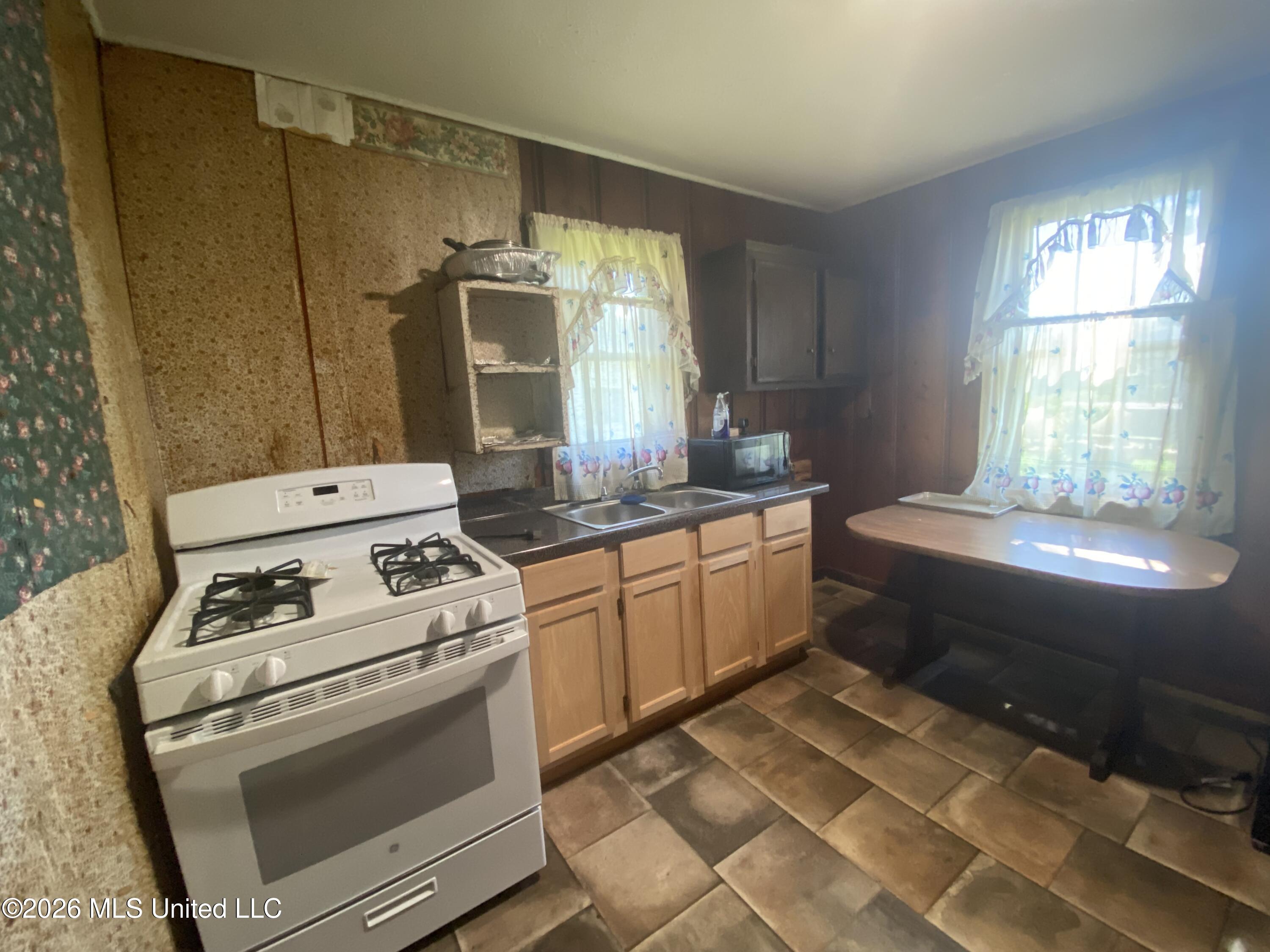 402 S Spruce Street Property Photo 4