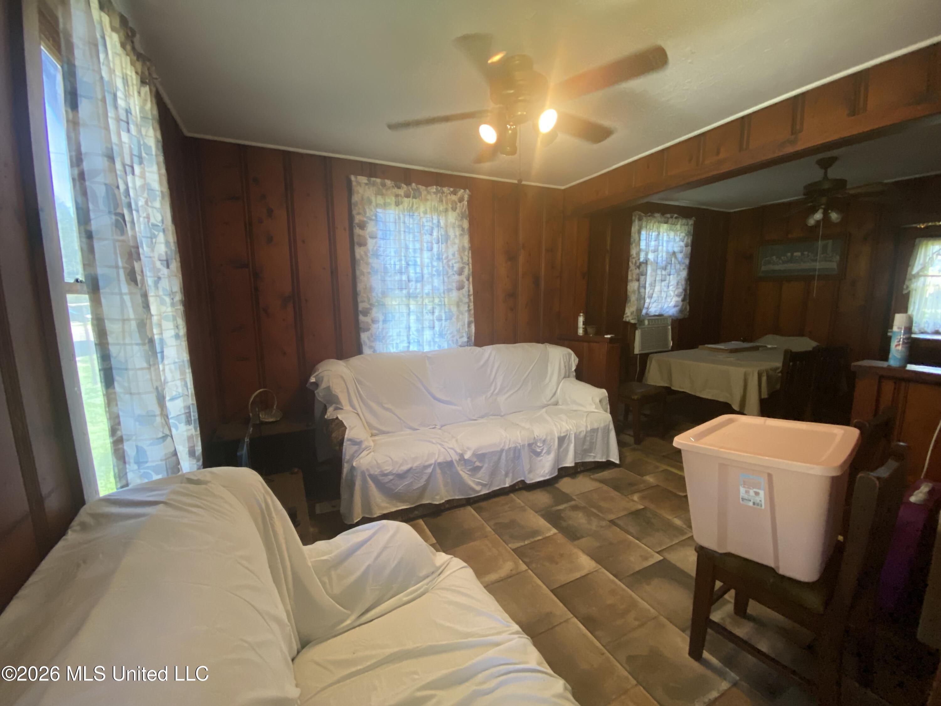 402 S Spruce Street Property Photo 7