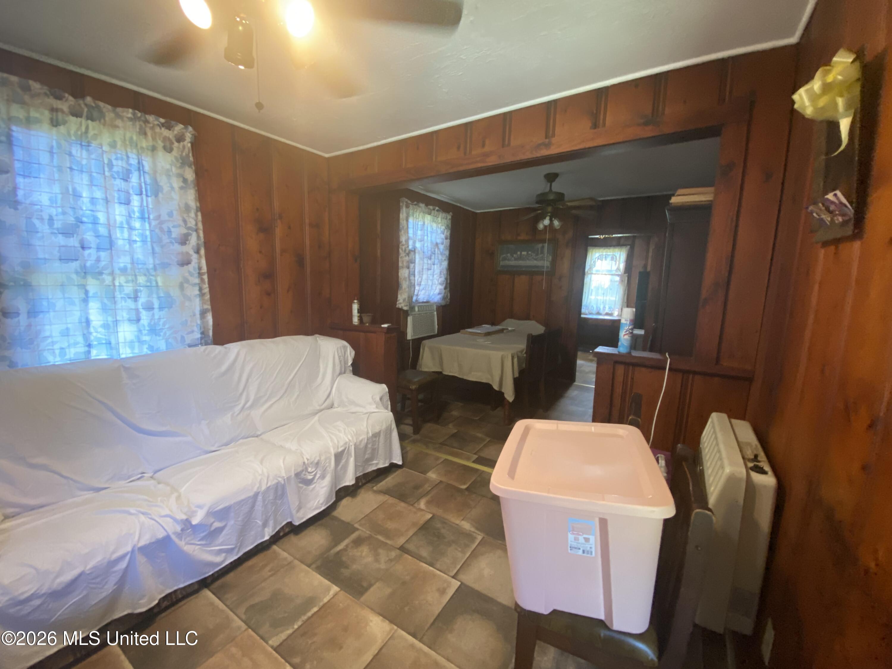 402 S Spruce Street Property Photo 8