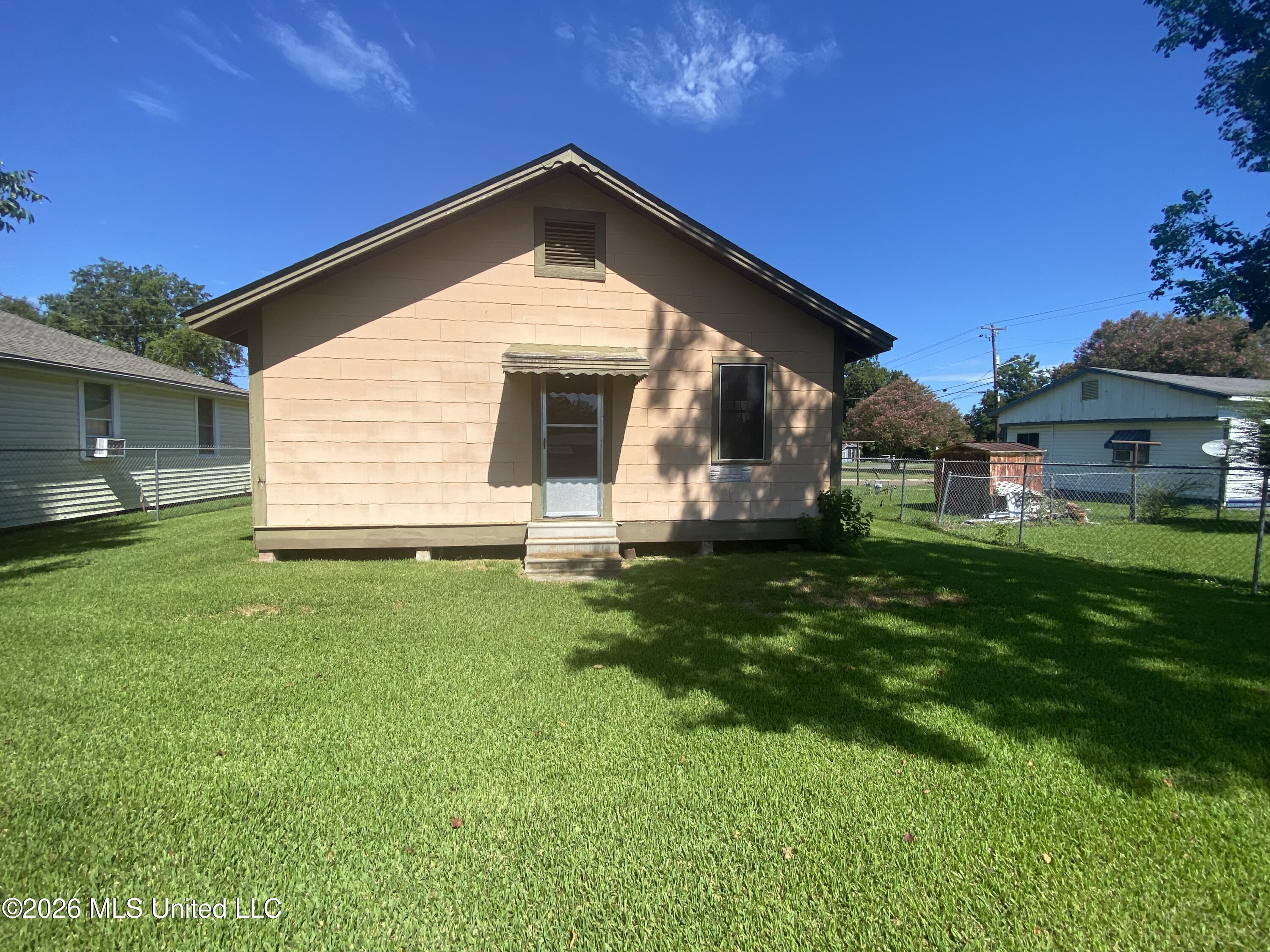 402 S Spruce Street Property Photo 17