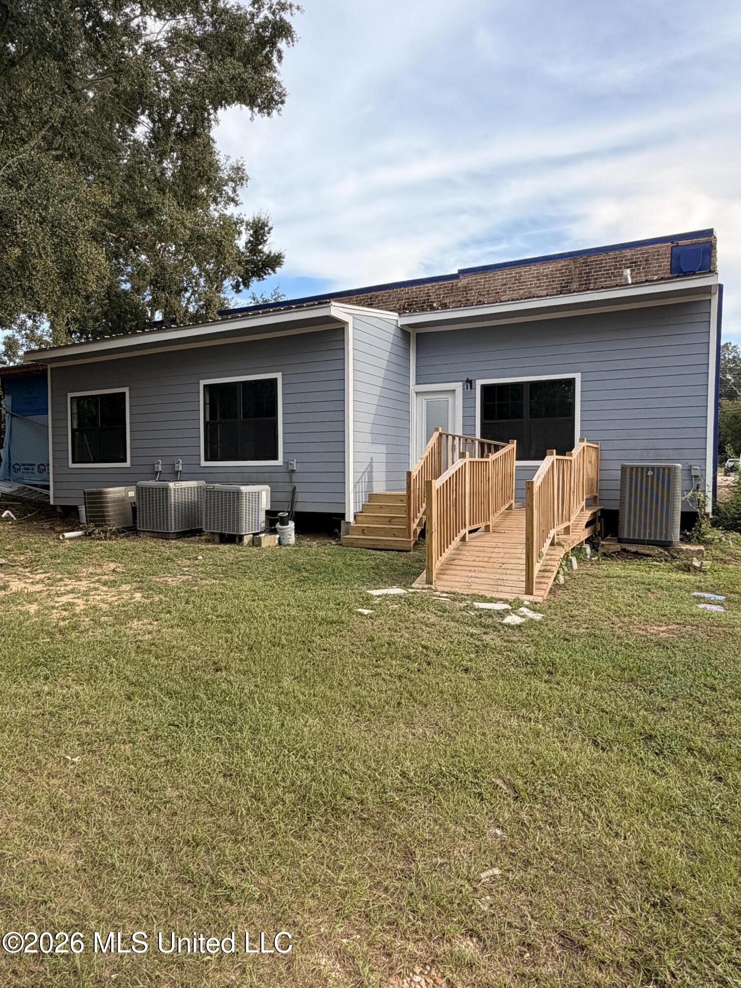 1014 Robb St Property Photo 1