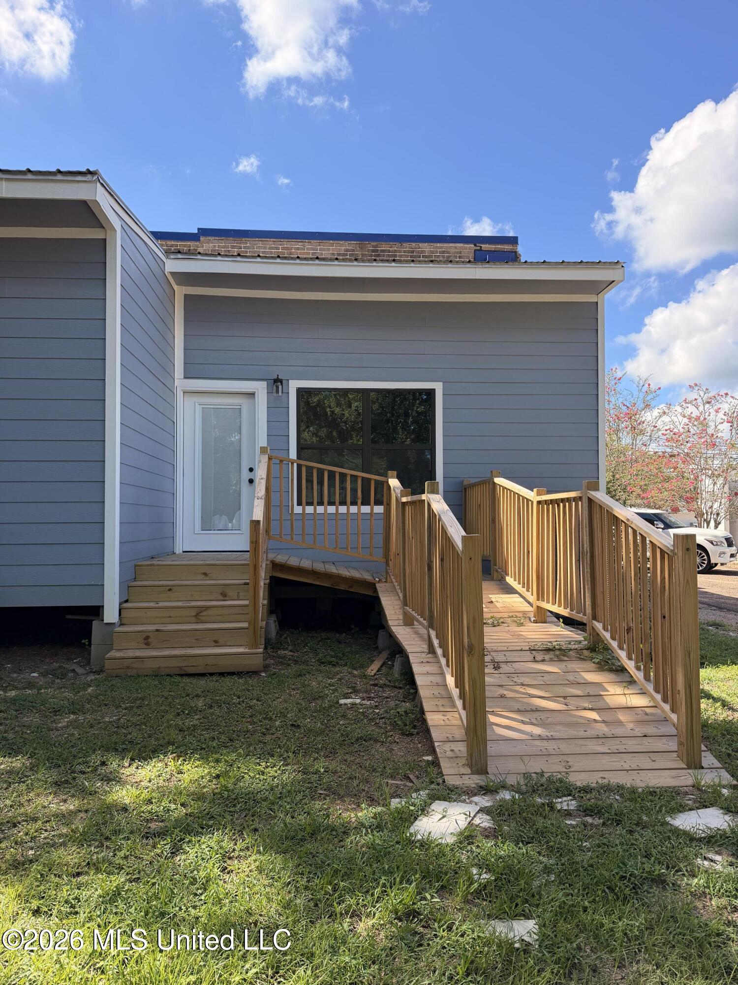 1014 Robb St Property Photo 2