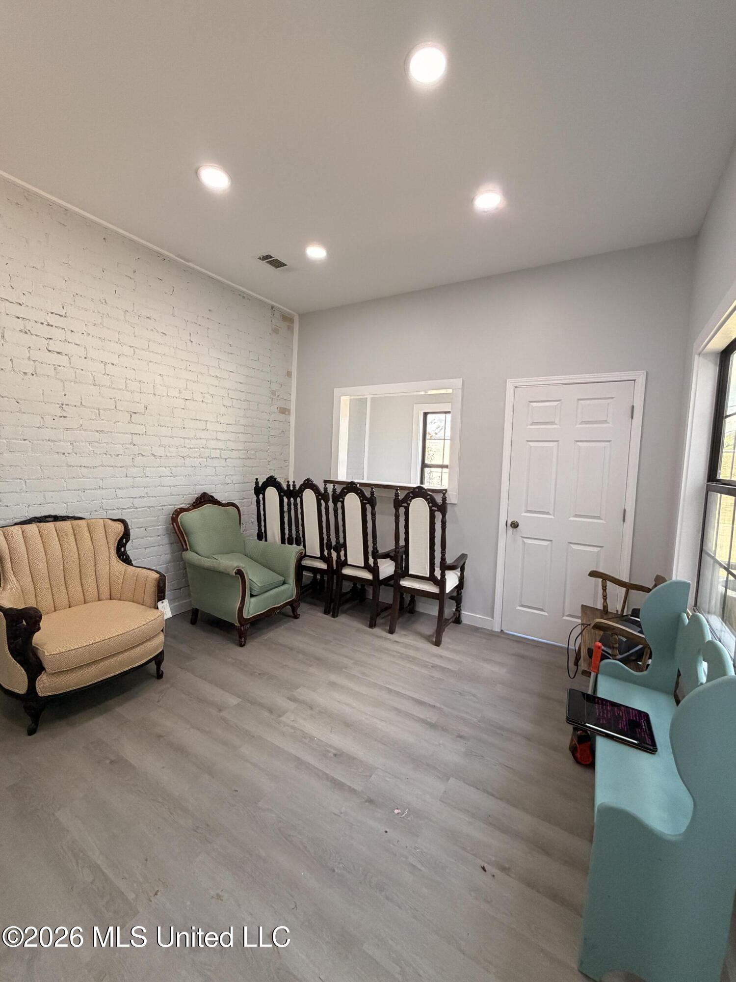 1014 Robb St Property Photo 3