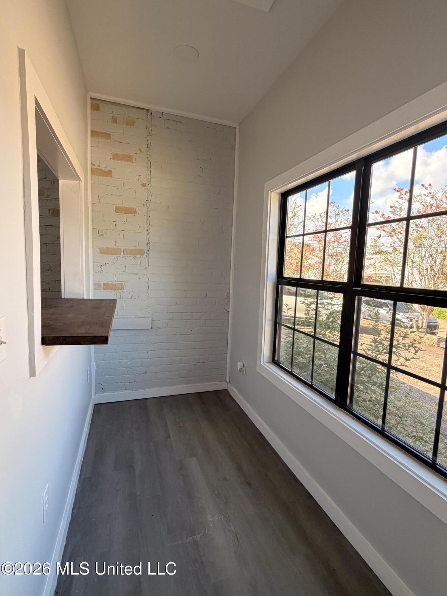 1014 Robb St Property Photo 4