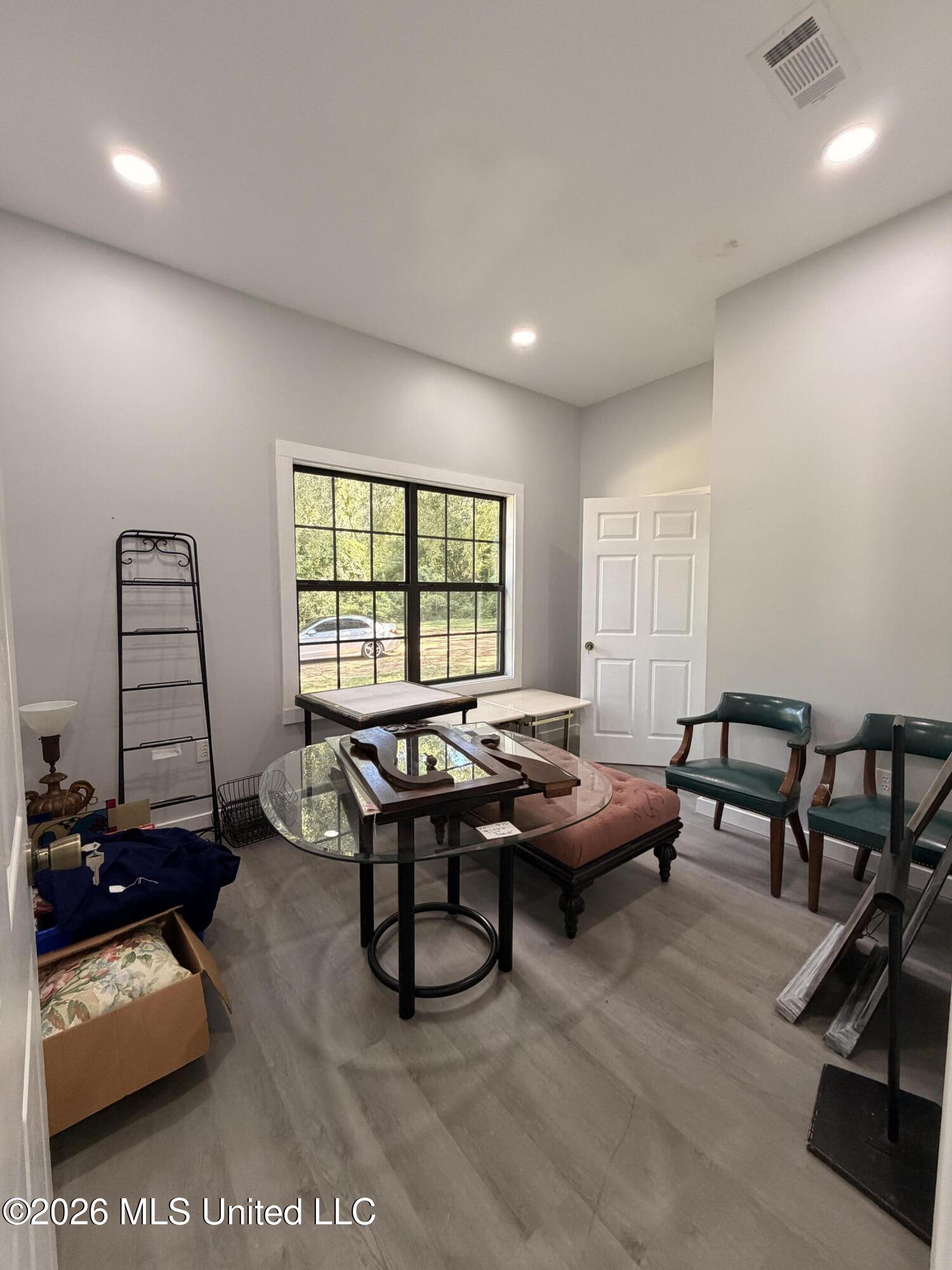 1014 Robb St Property Photo 5