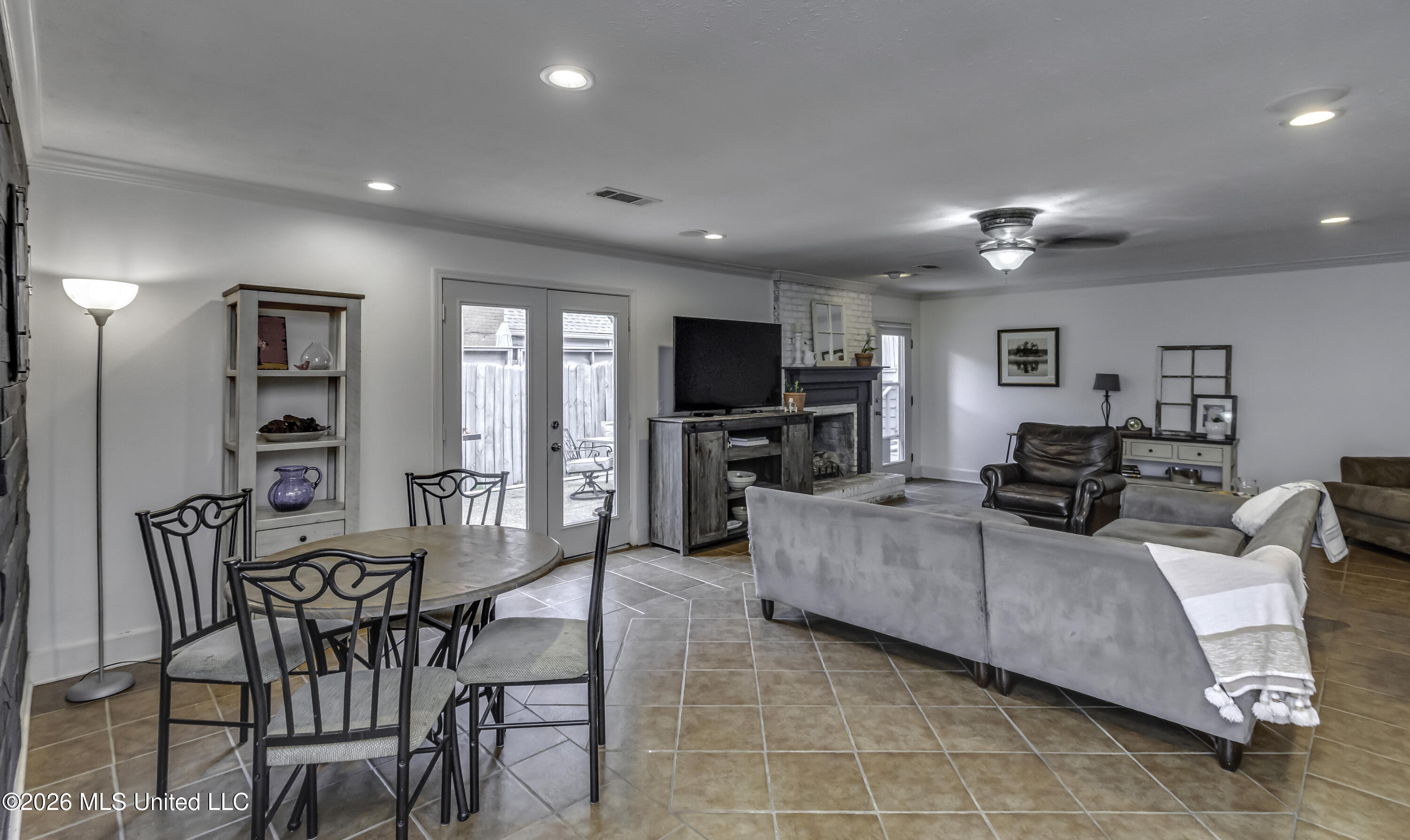 226 Waterwood Drive Property Photo 3