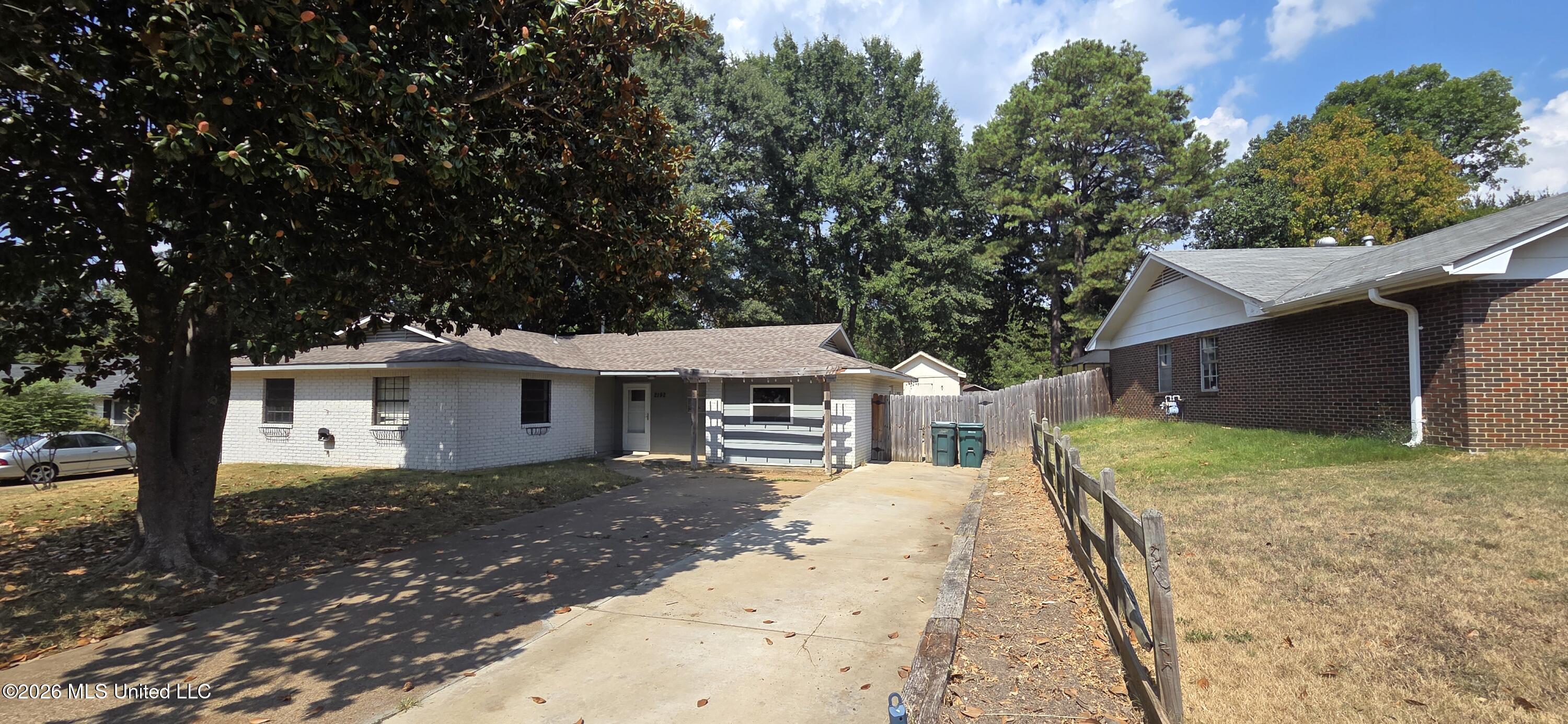 2192 Holbrook Cove Property Photo 1