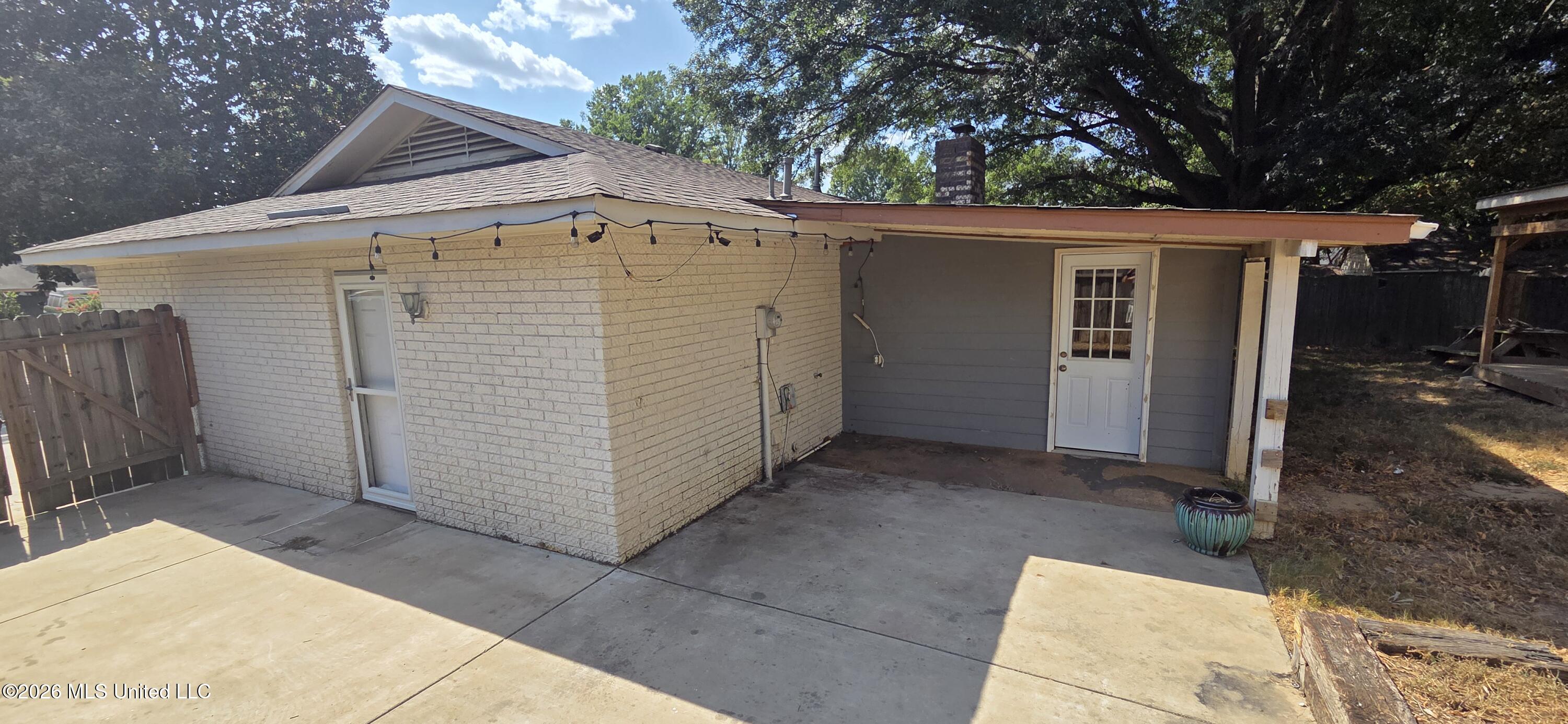 2192 Holbrook Cove Property Photo 3