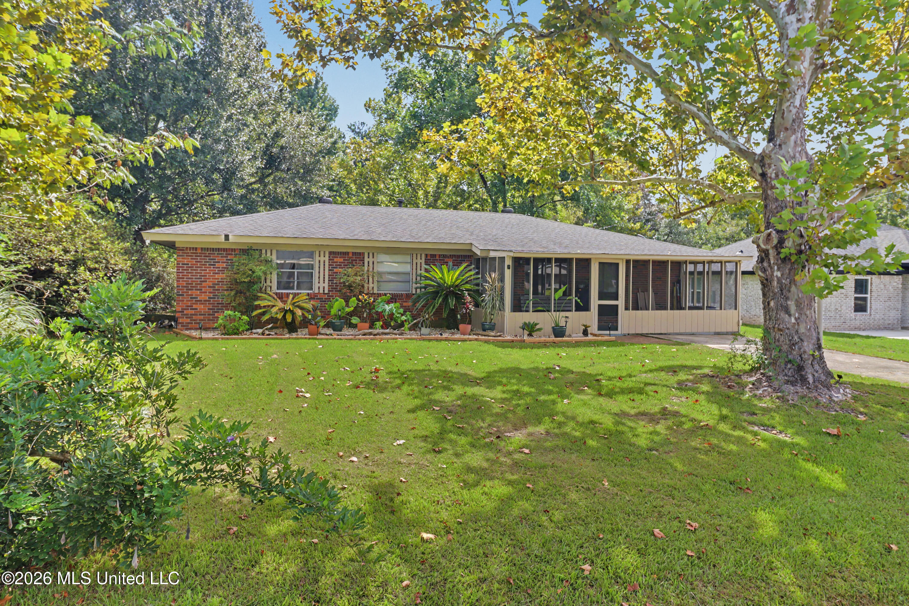 10604 Oak Street Property Photo 2