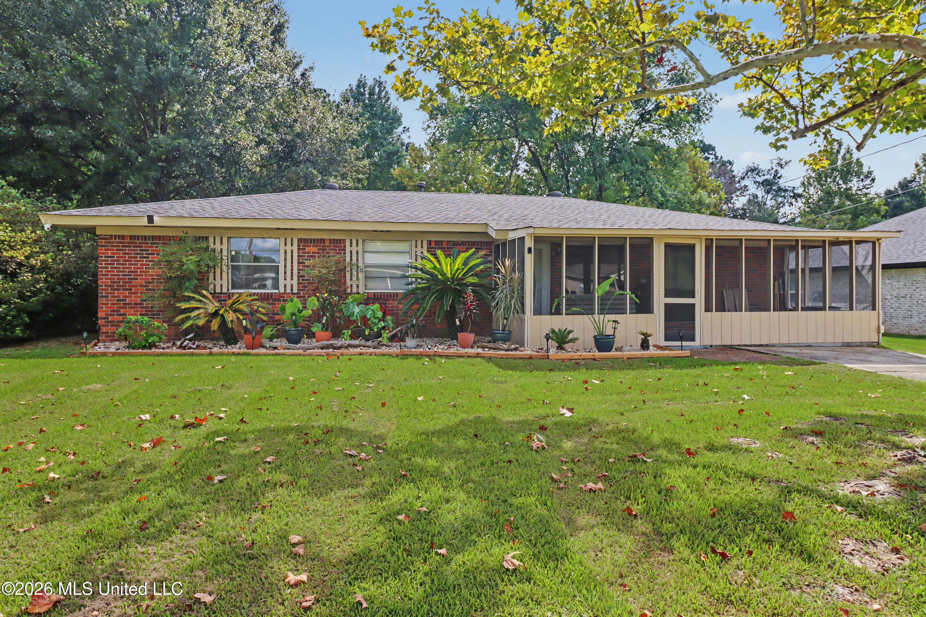 10604 Oak Street Property Photo 3
