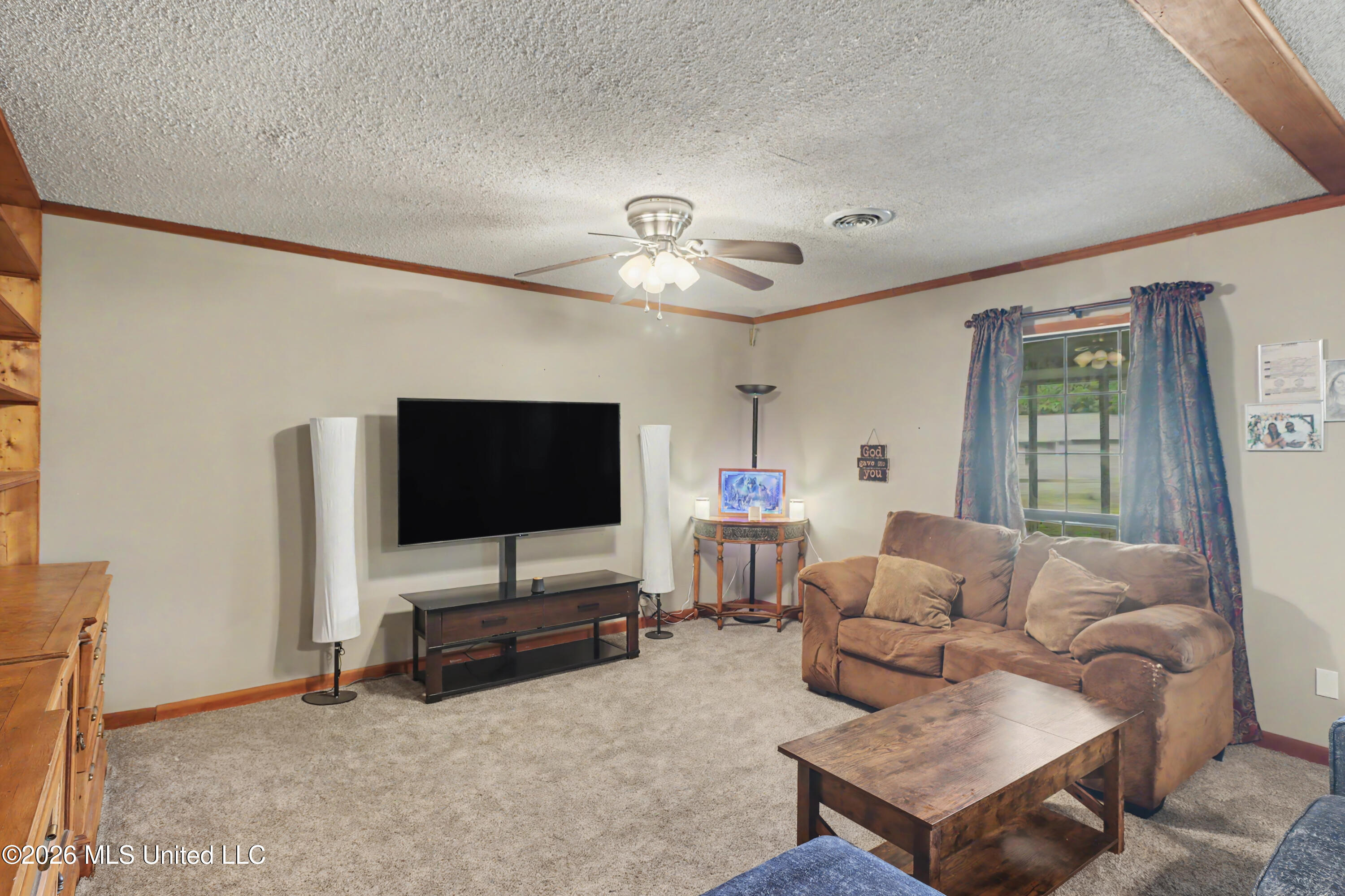 10604 Oak Street Property Photo 7
