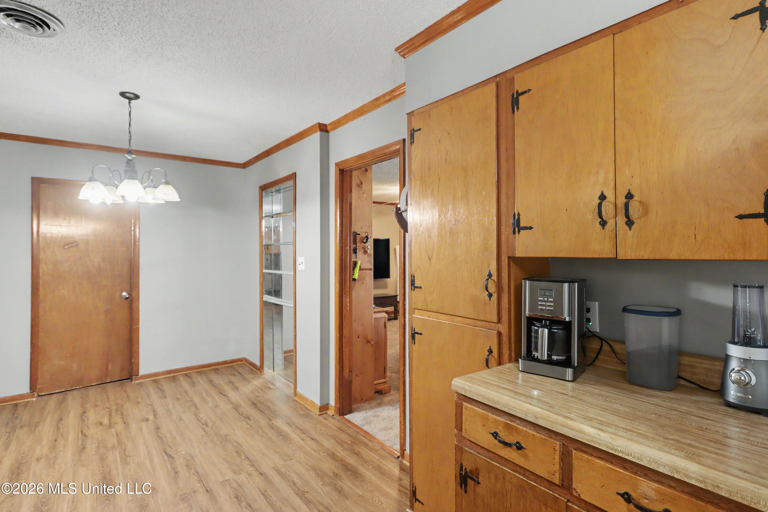 10604 Oak Street Property Photo 8