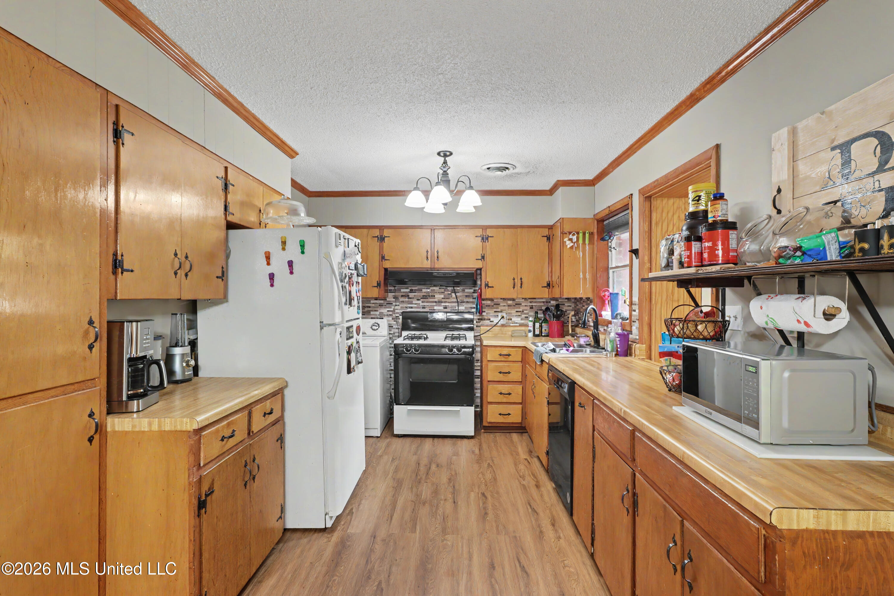 10604 Oak Street Property Photo 9