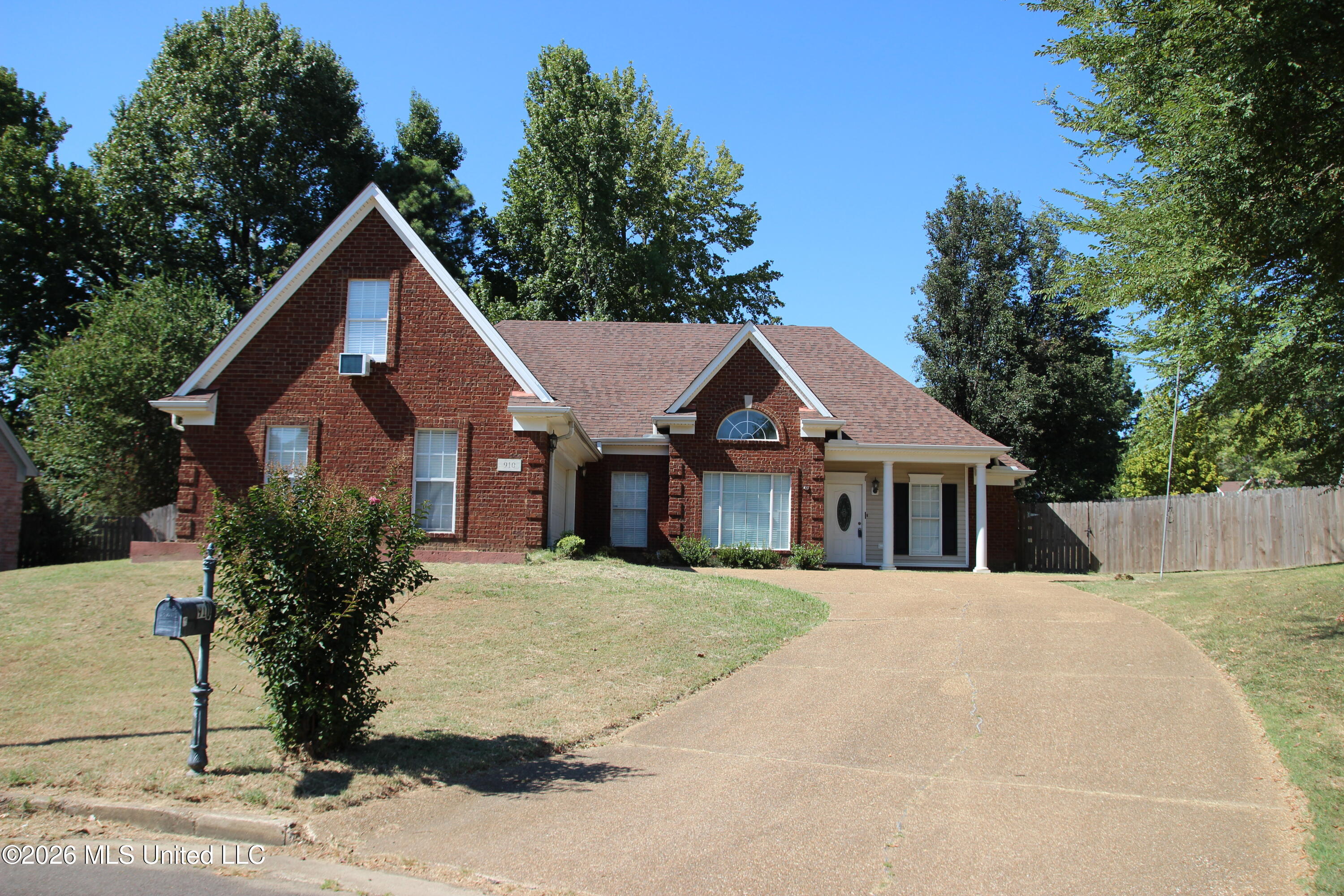 910 Scotch Pine Cove Property Photo 1