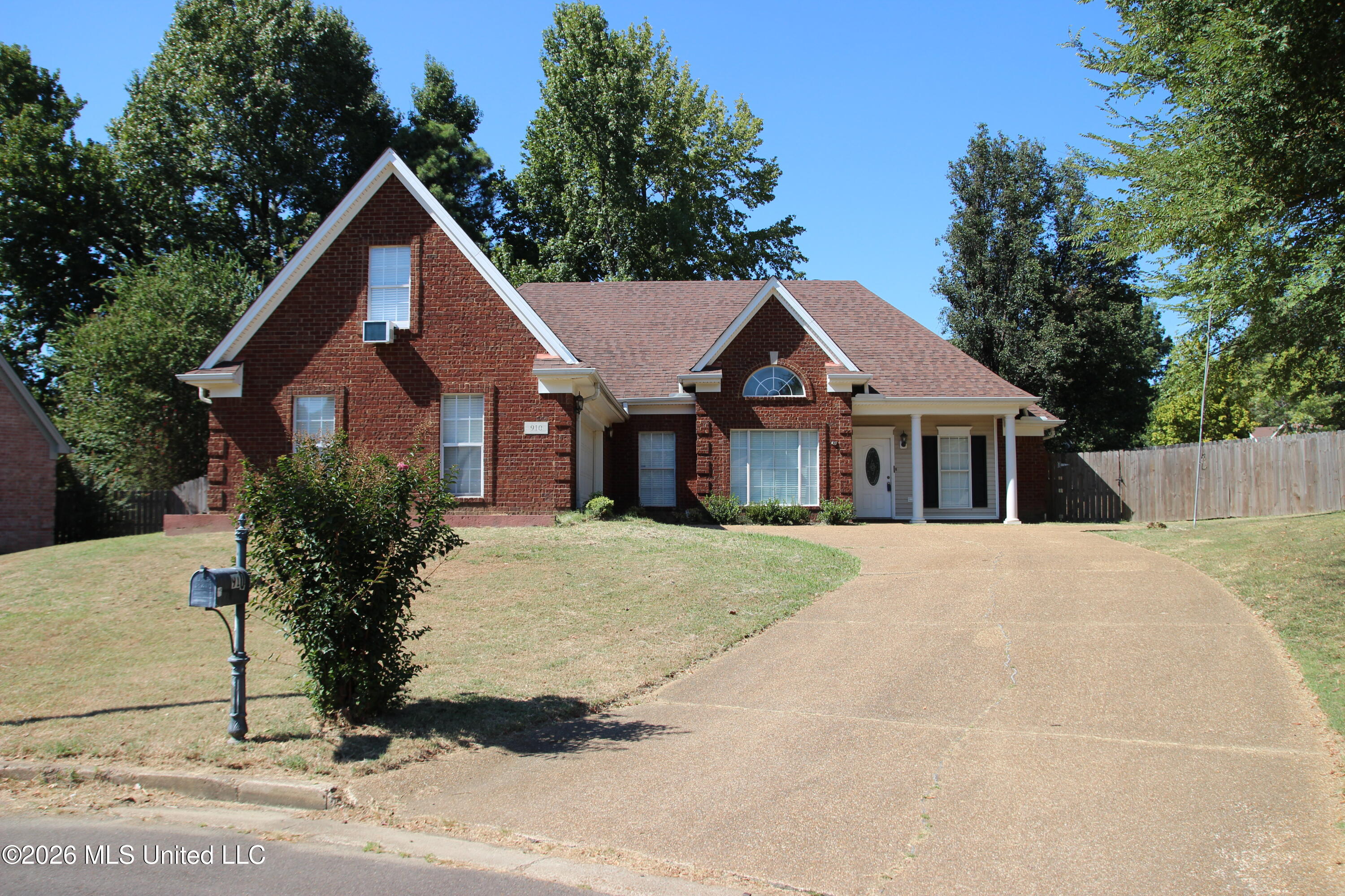 910 Scotch Pine Cove Property Photo 2