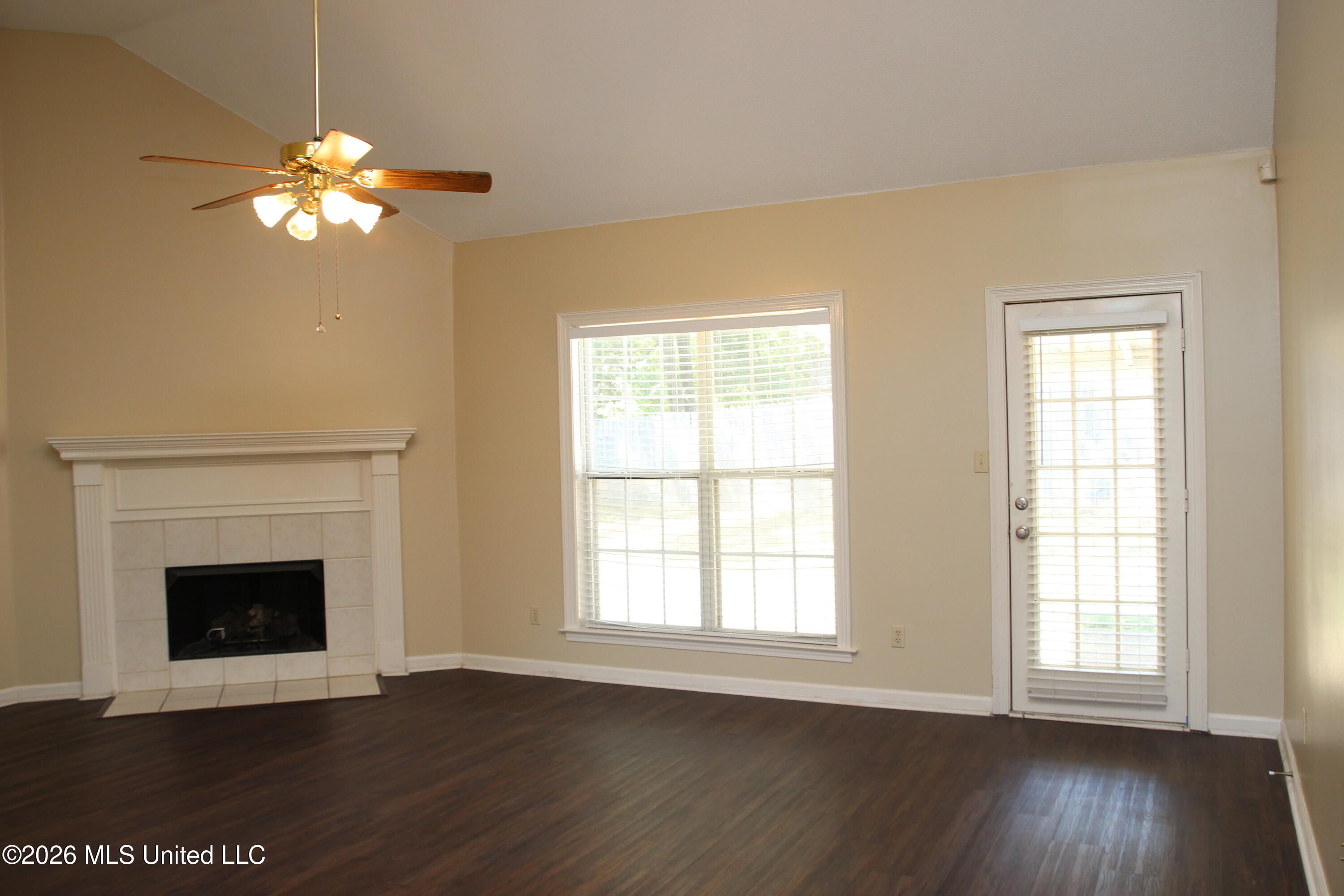 910 Scotch Pine Cove Property Photo 5
