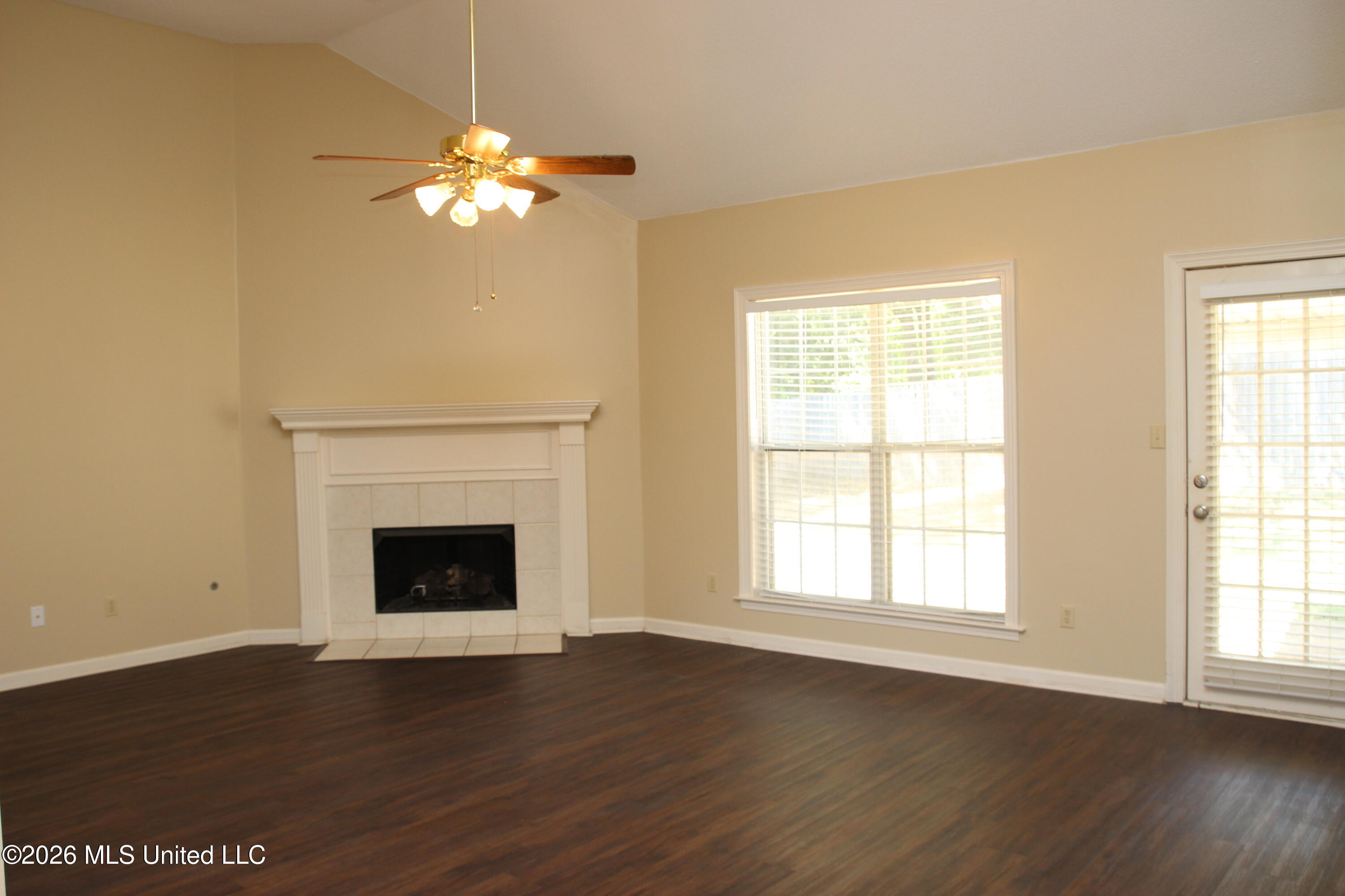 910 Scotch Pine Cove Property Photo 6