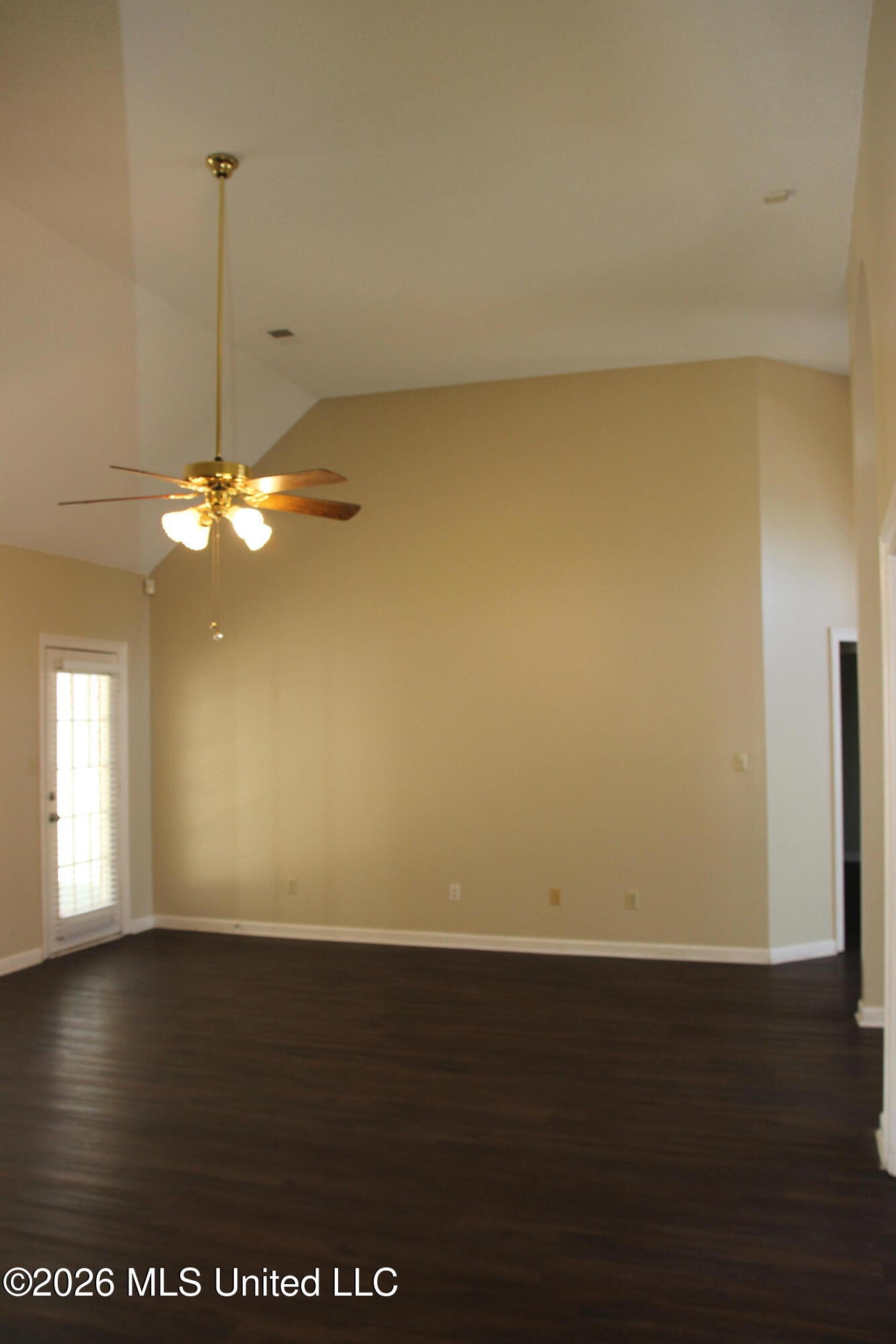 910 Scotch Pine Cove Property Photo 9