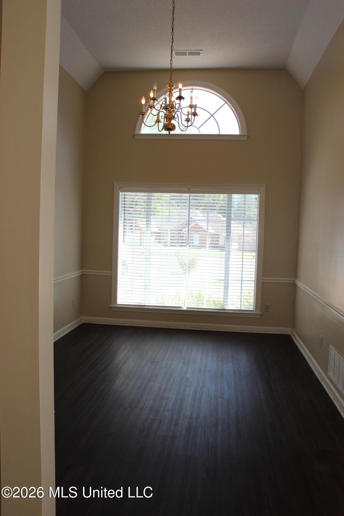 910 Scotch Pine Cove Property Photo 11