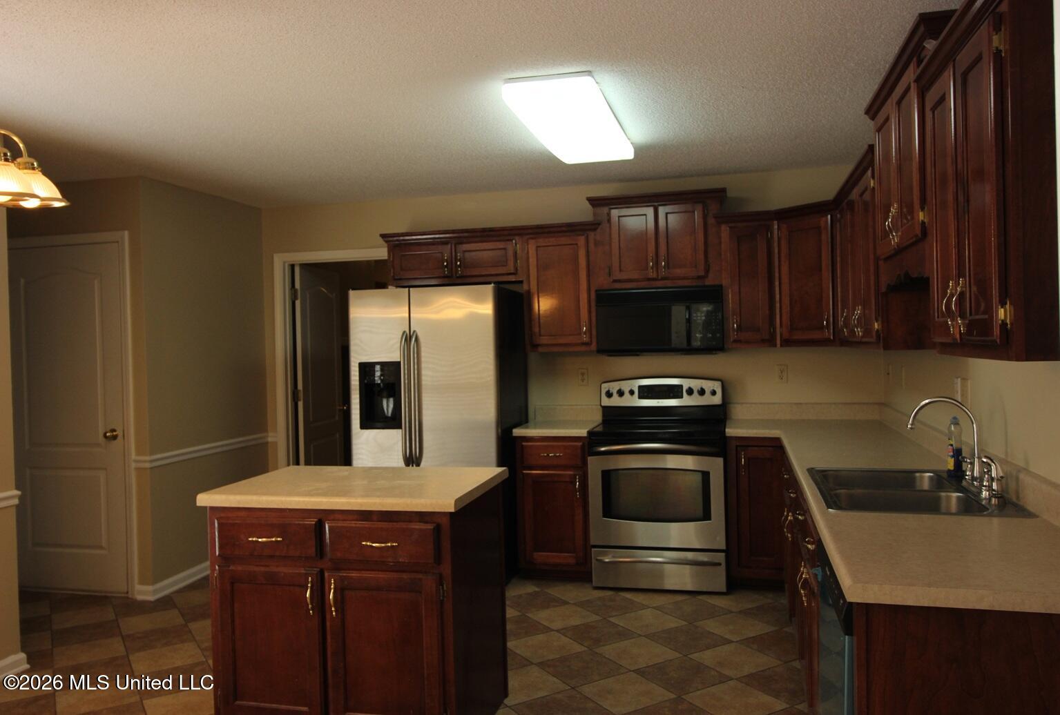 910 Scotch Pine Cove Property Photo 12