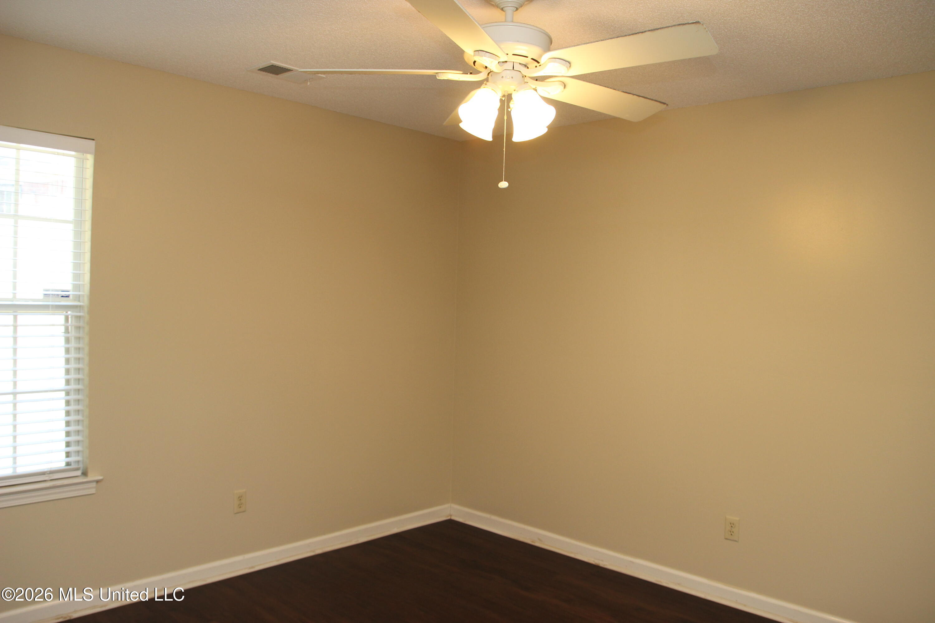 910 Scotch Pine Cove Property Photo 34