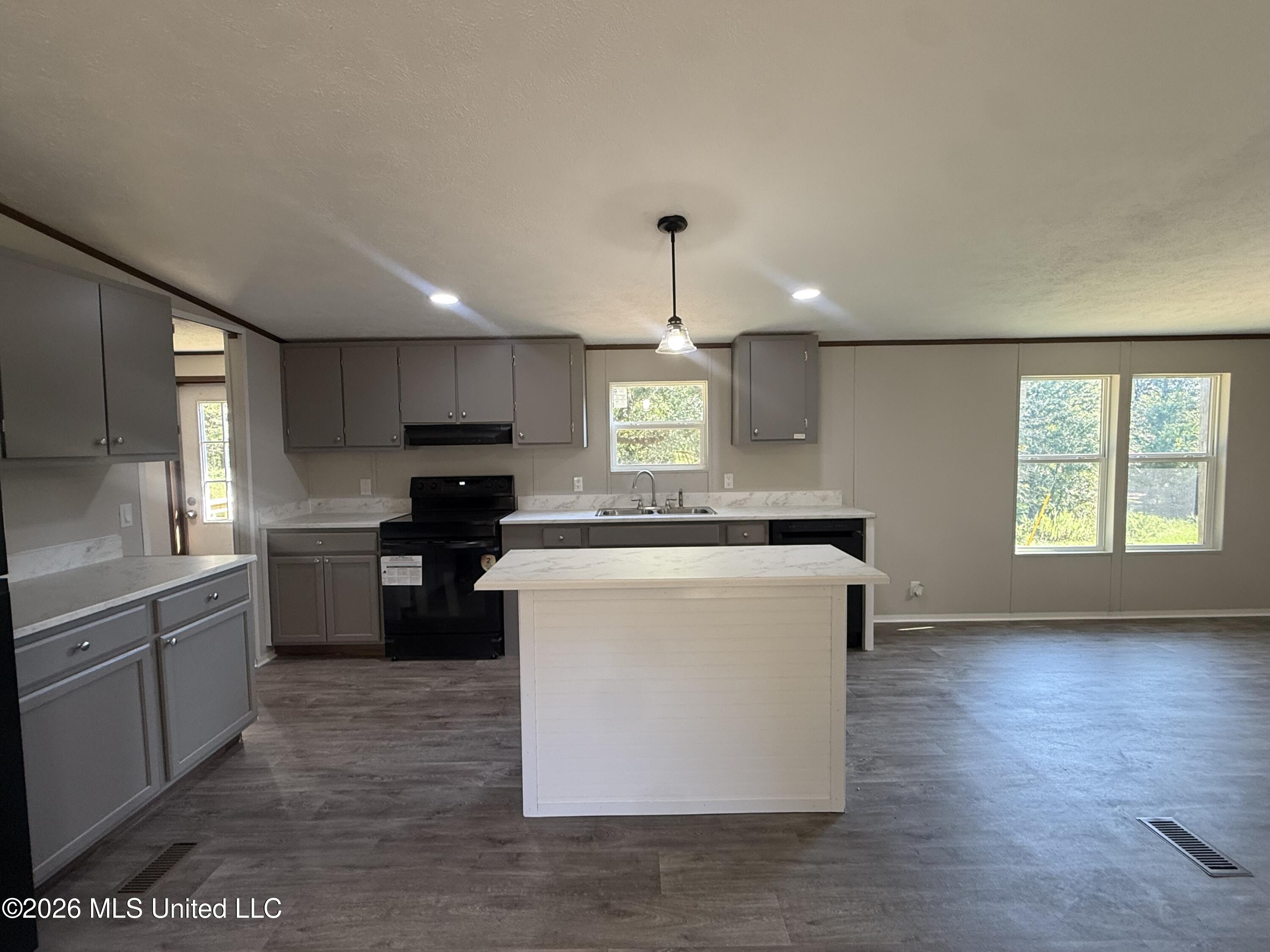 5204 Old Highway 35 Property Photo 2