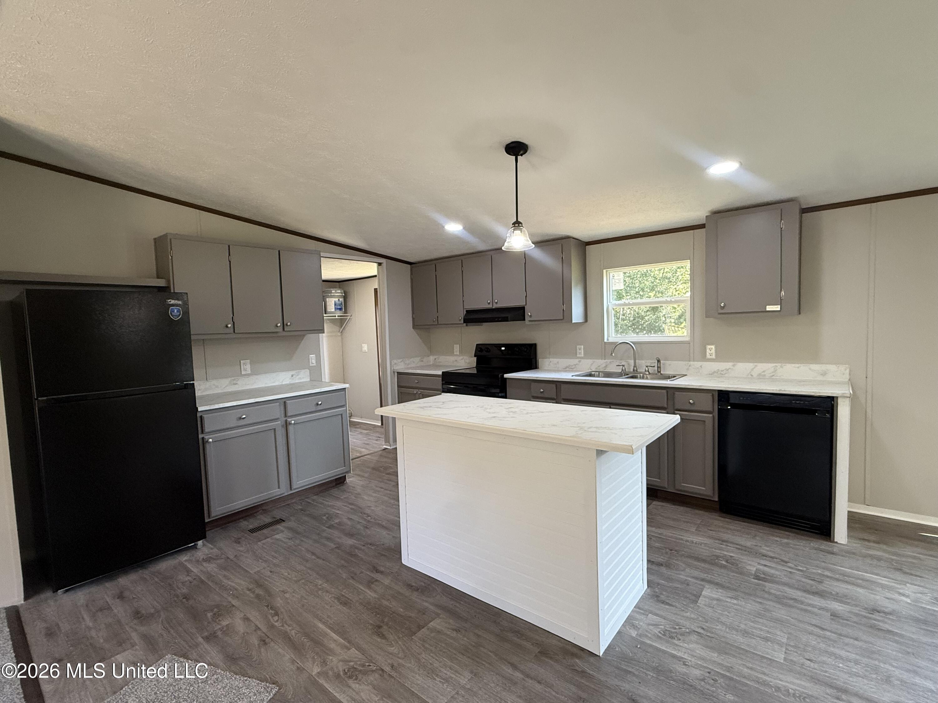 5204 Old Highway 35 Property Photo 3