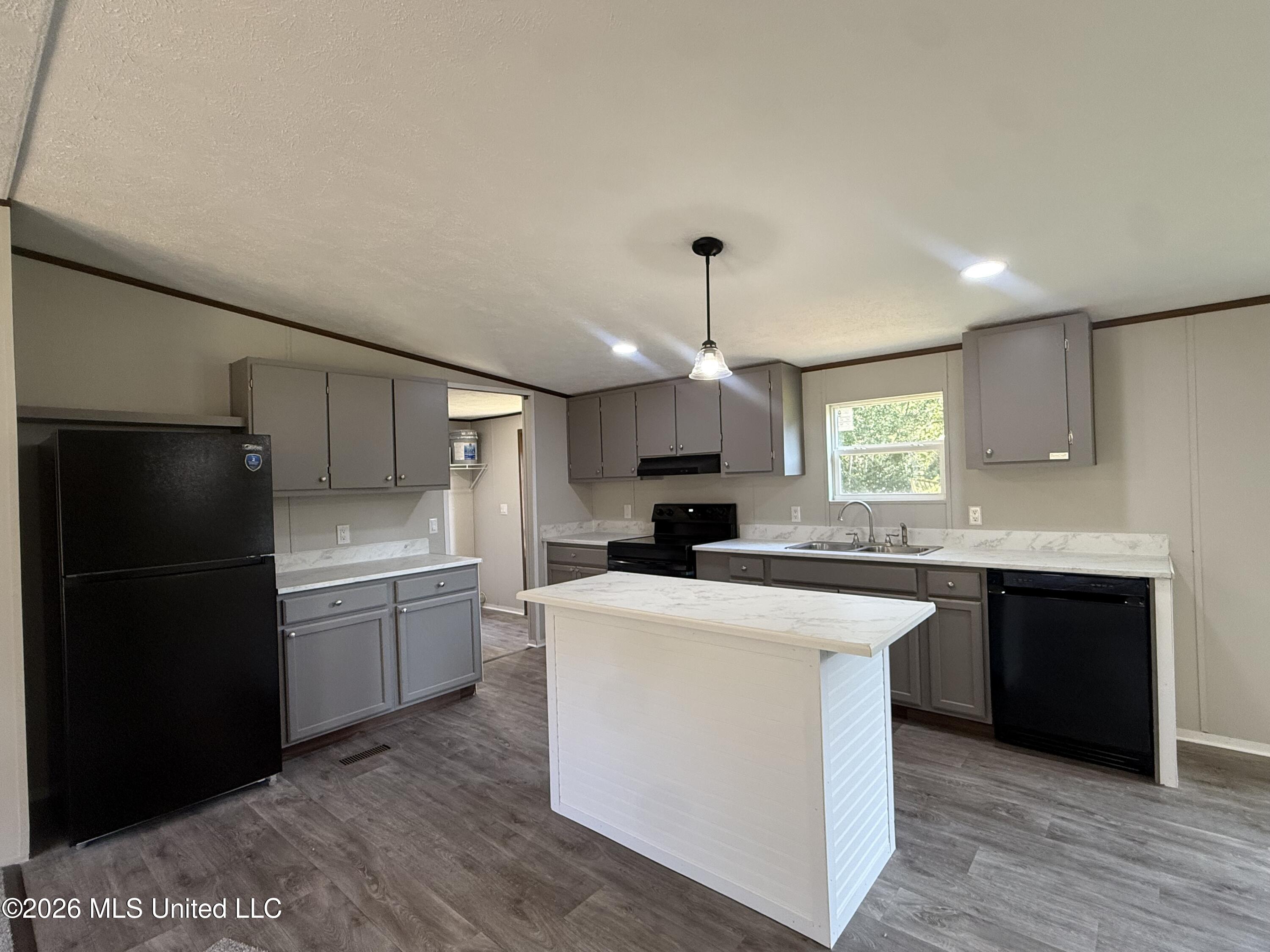 5204 Old Highway 35 Property Photo 4