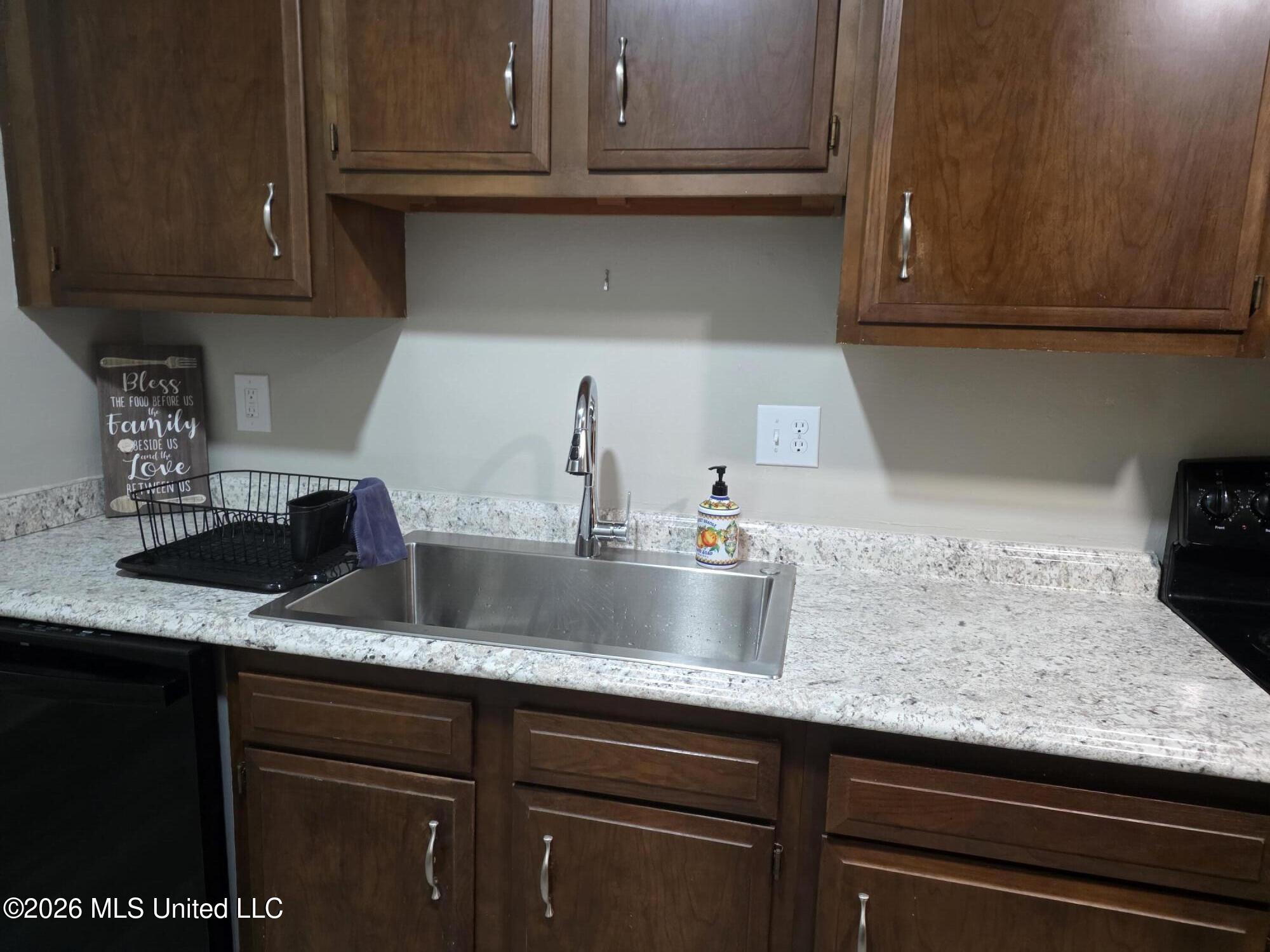 242 Highpoint Drive Property Photo 11