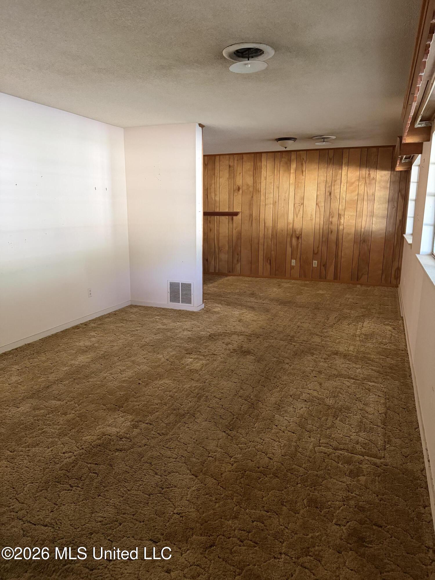 2177 Popp's Ferry Road Property Photo 2