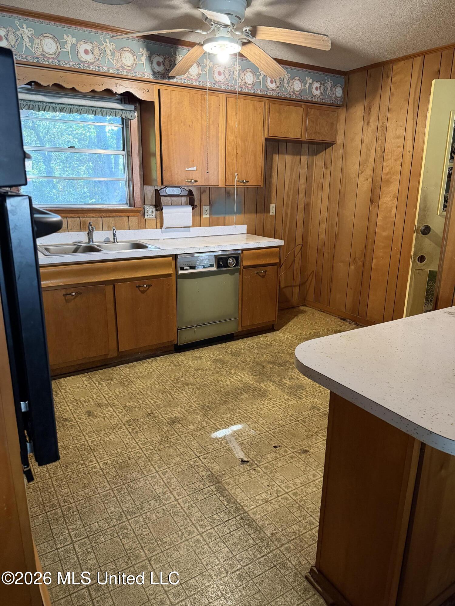 2177 Popp's Ferry Road Property Photo 5