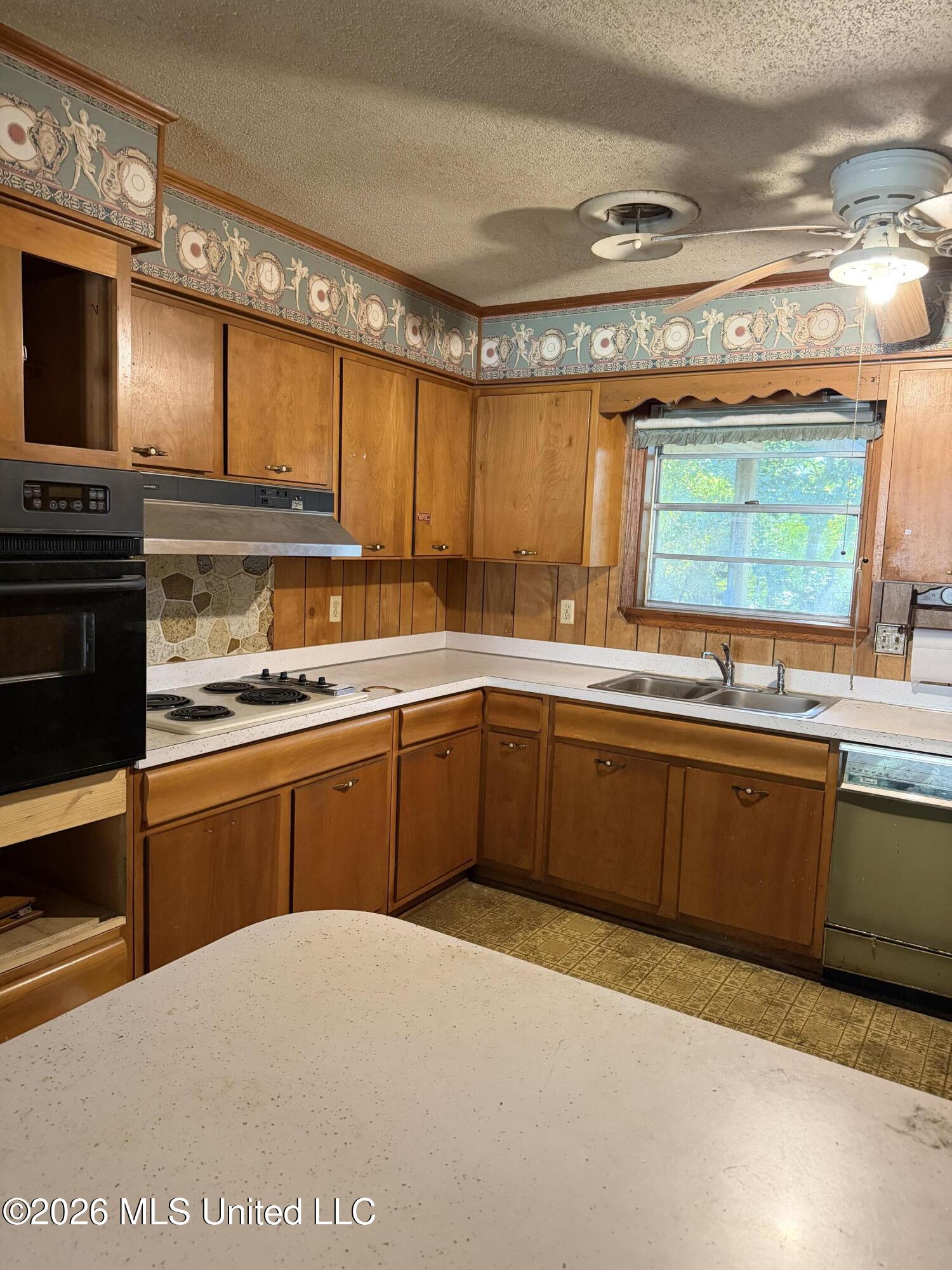 2177 Popp's Ferry Road Property Photo 6