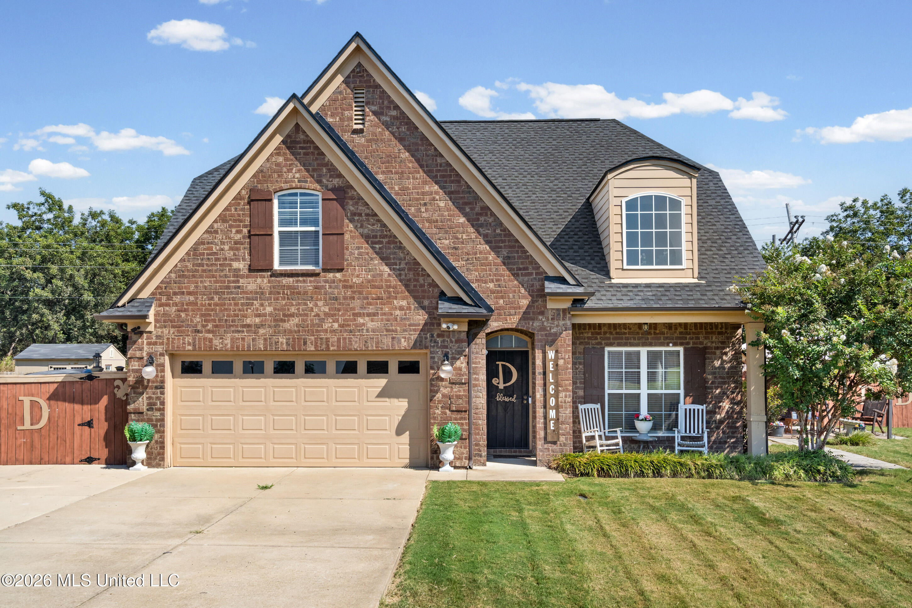 887 Rigby Avenue Property Photo 1