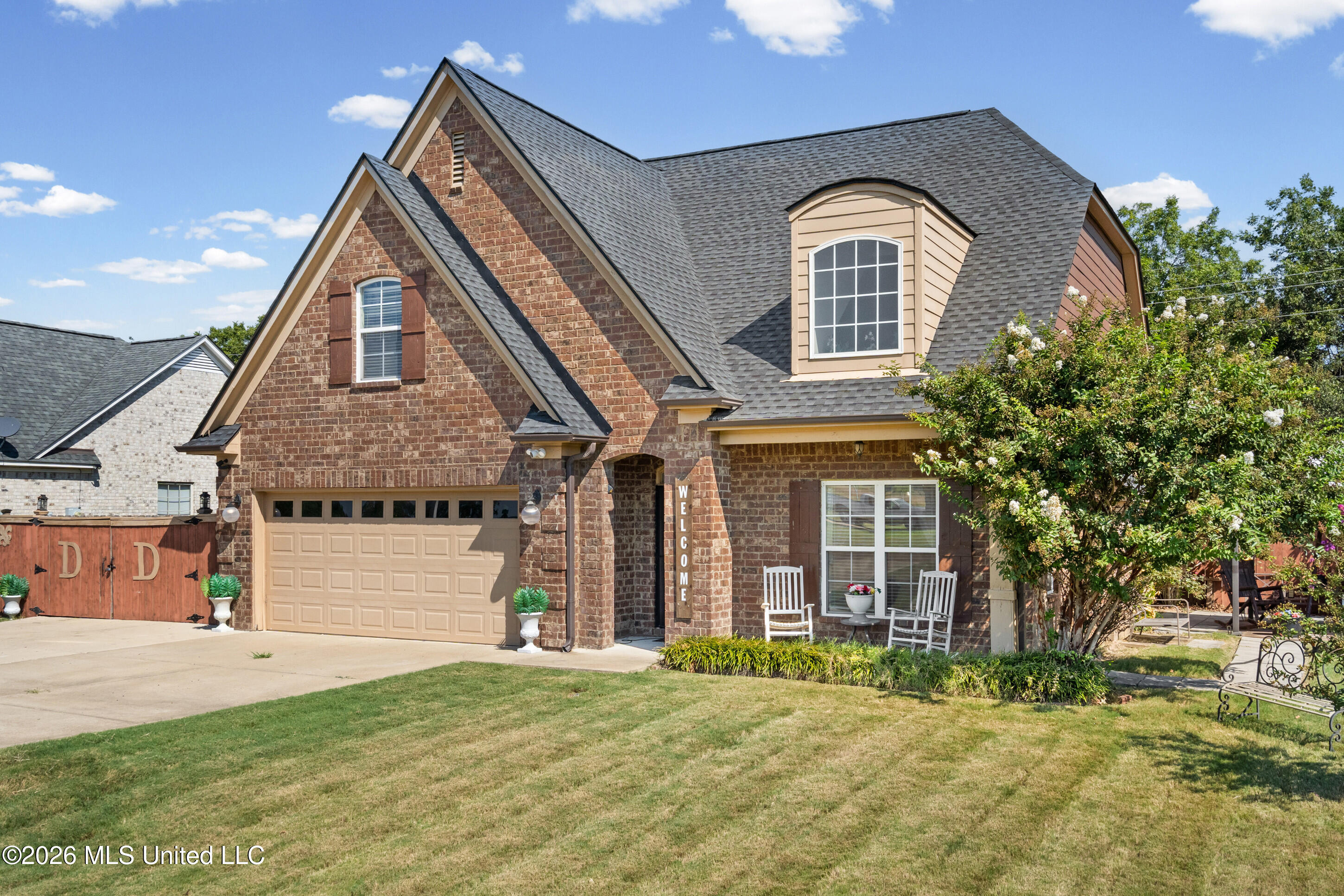 887 Rigby Avenue Property Photo 2