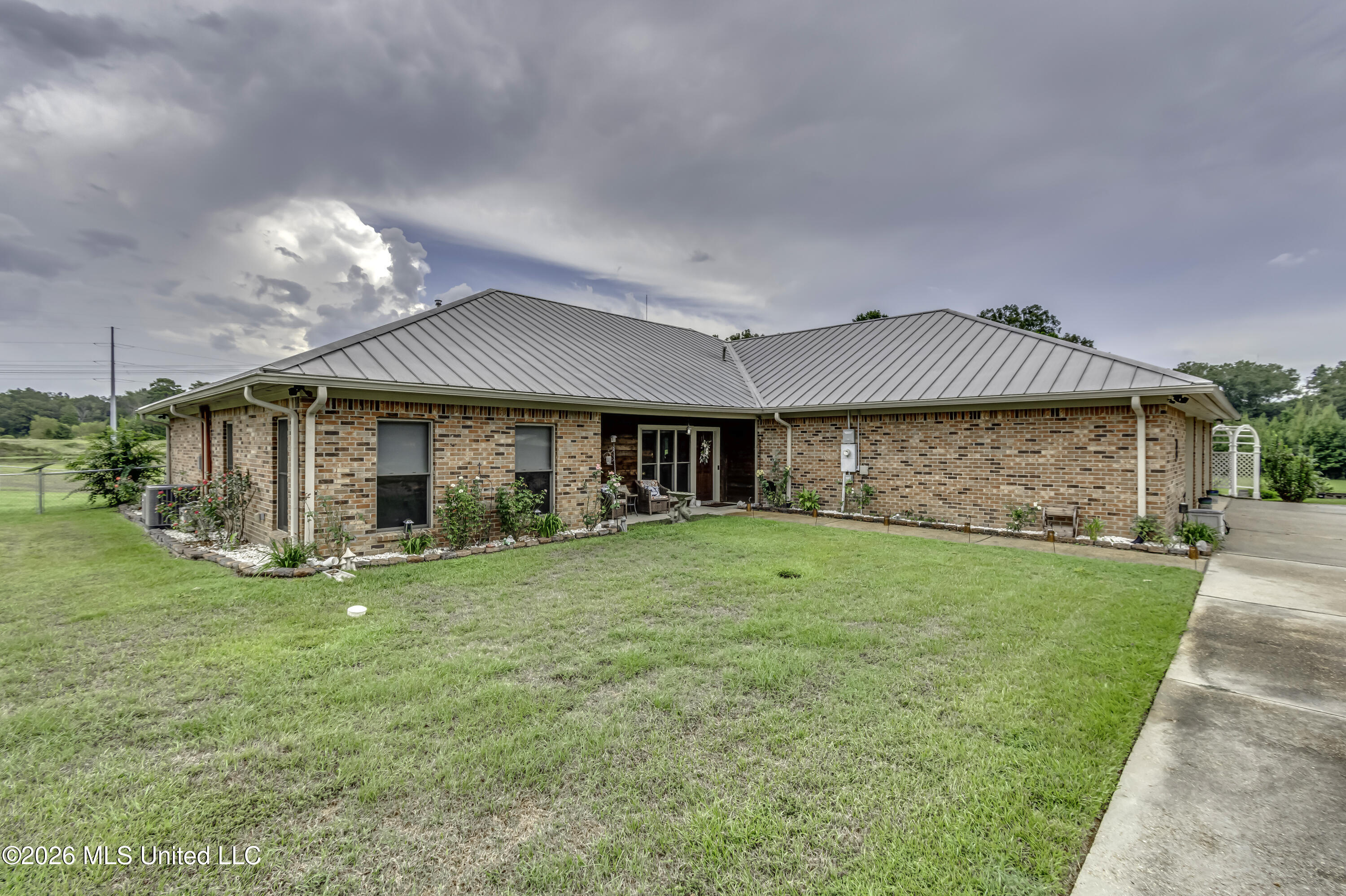 2865 Seven Springs Road Property Photo 1