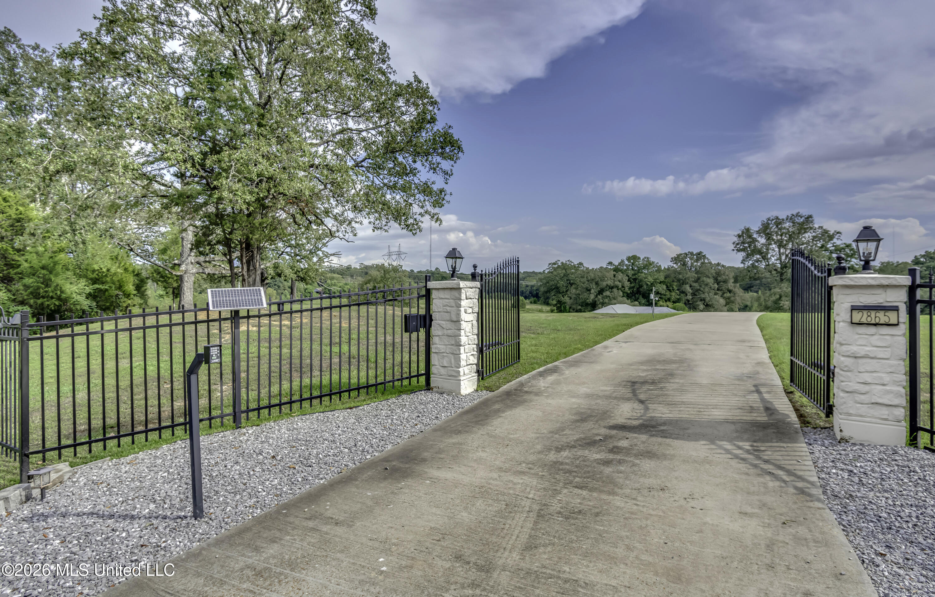 2865 Seven Springs Road Property Photo 2