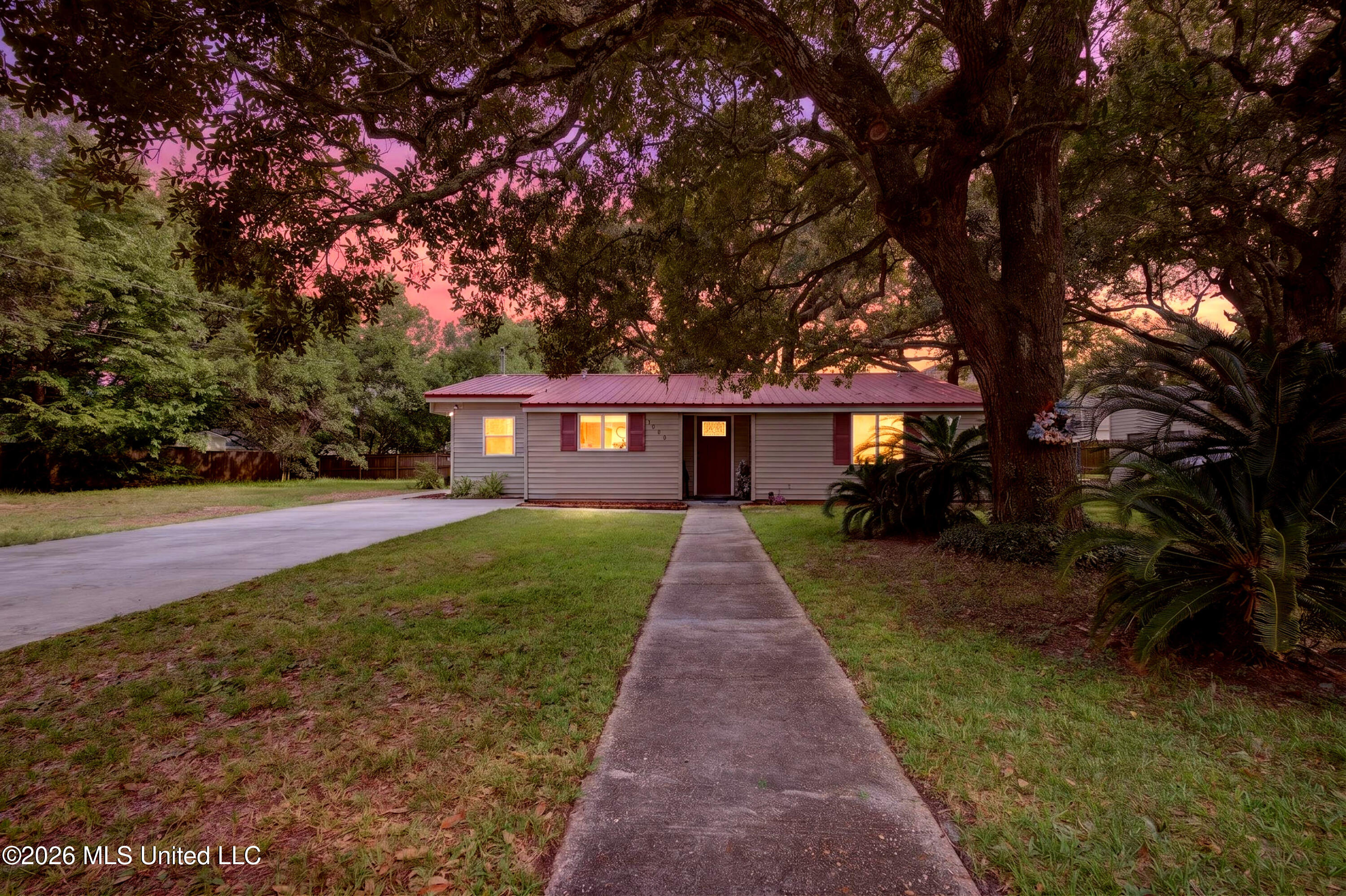 1906 Curcor Drive Property Photo 2