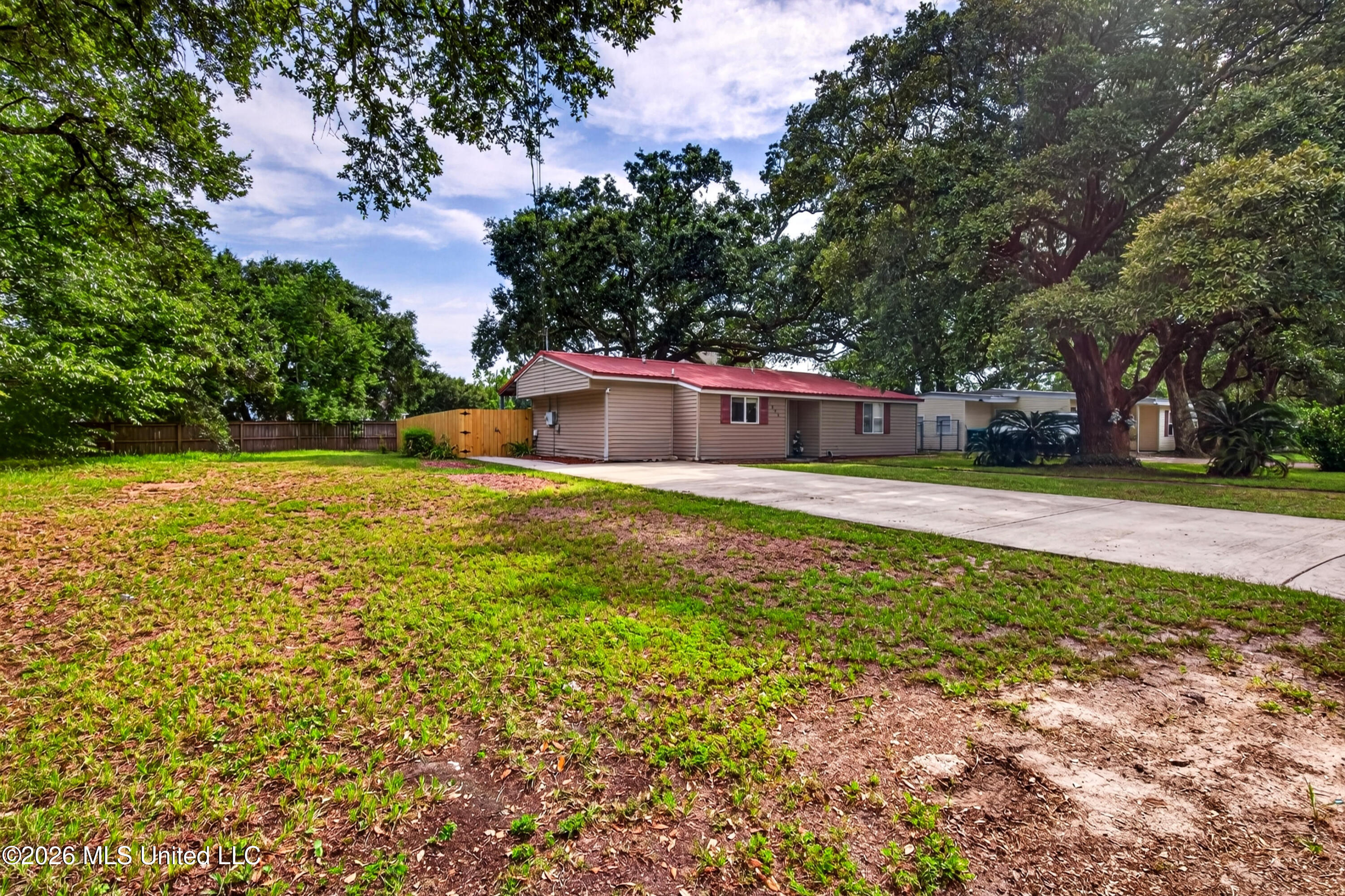 1906 Curcor Drive Property Photo 3