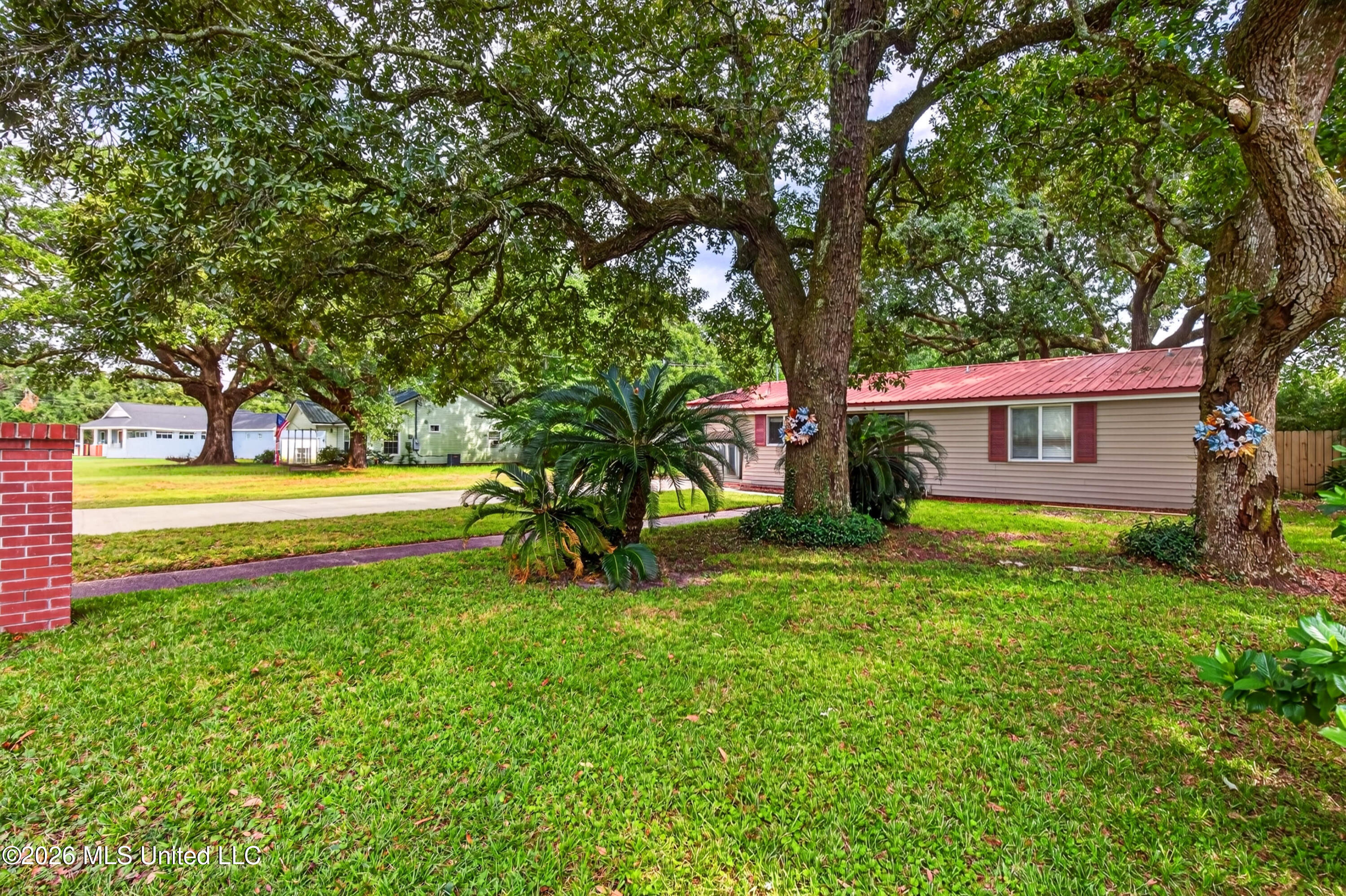1906 Curcor Drive Property Photo 4