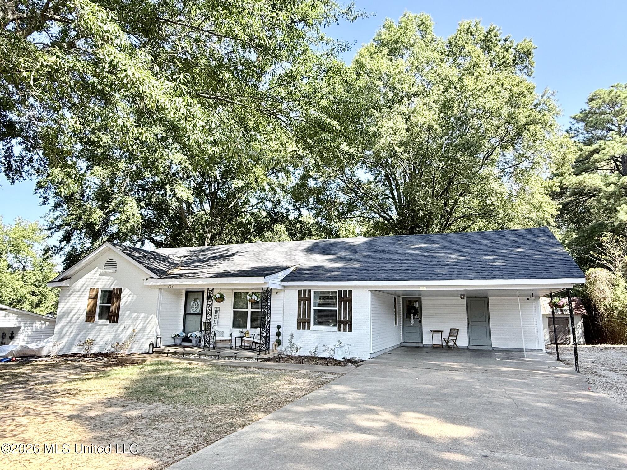 262 Sweetbriar Avenue Property Photo 2