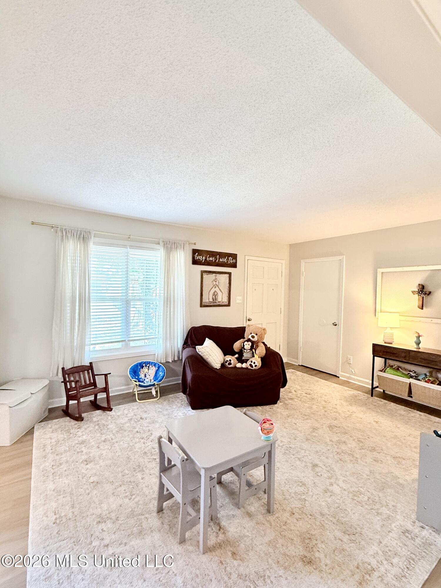 262 Sweetbriar Avenue Property Photo 8