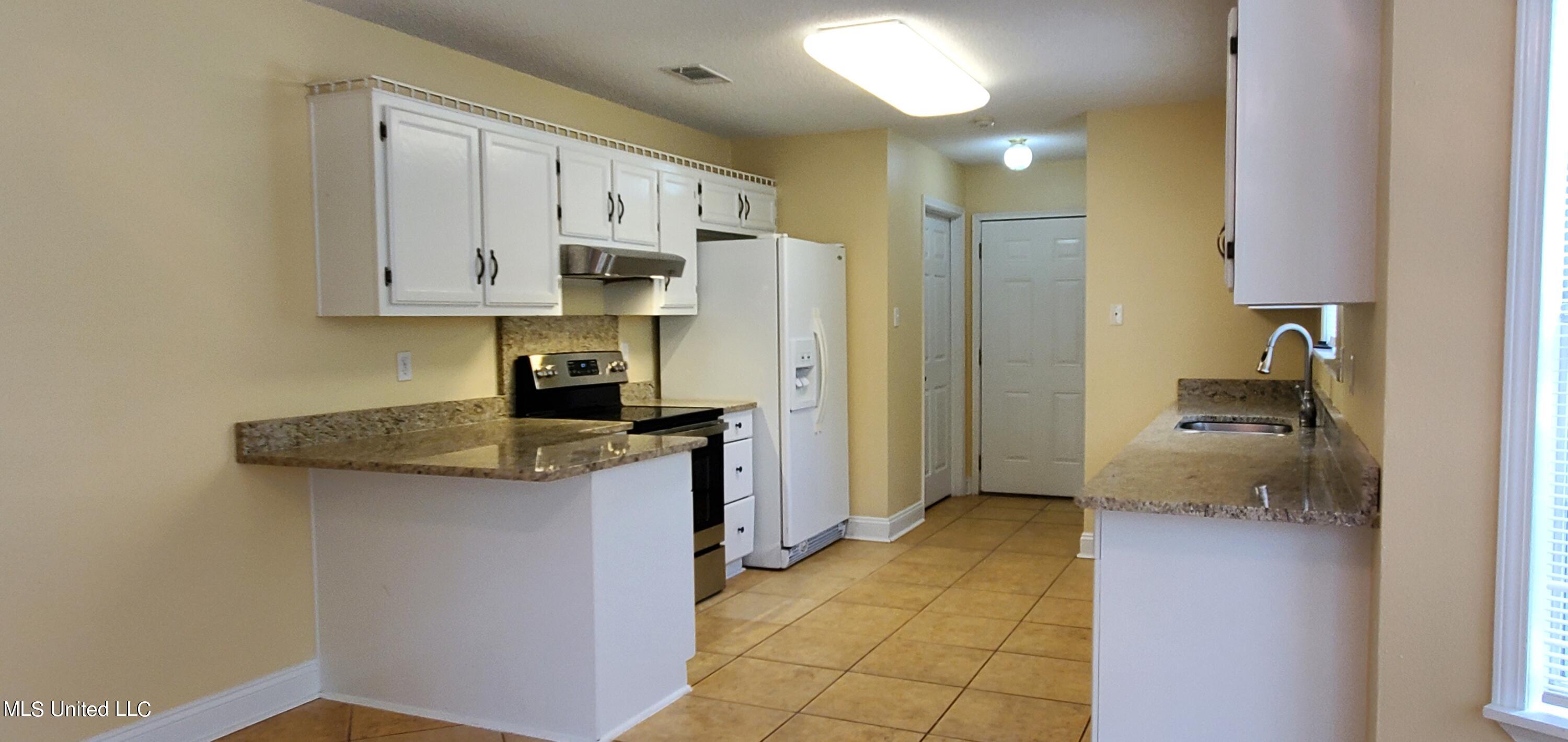 1711 S 2nd Street Property Photo 4