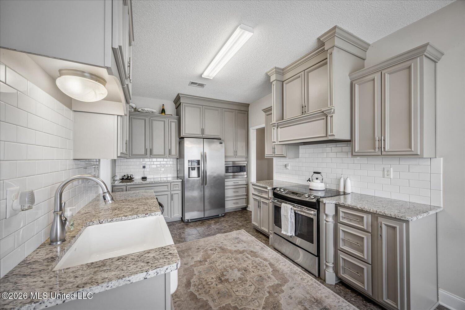 2966 Boffin Drive Property Photo 8