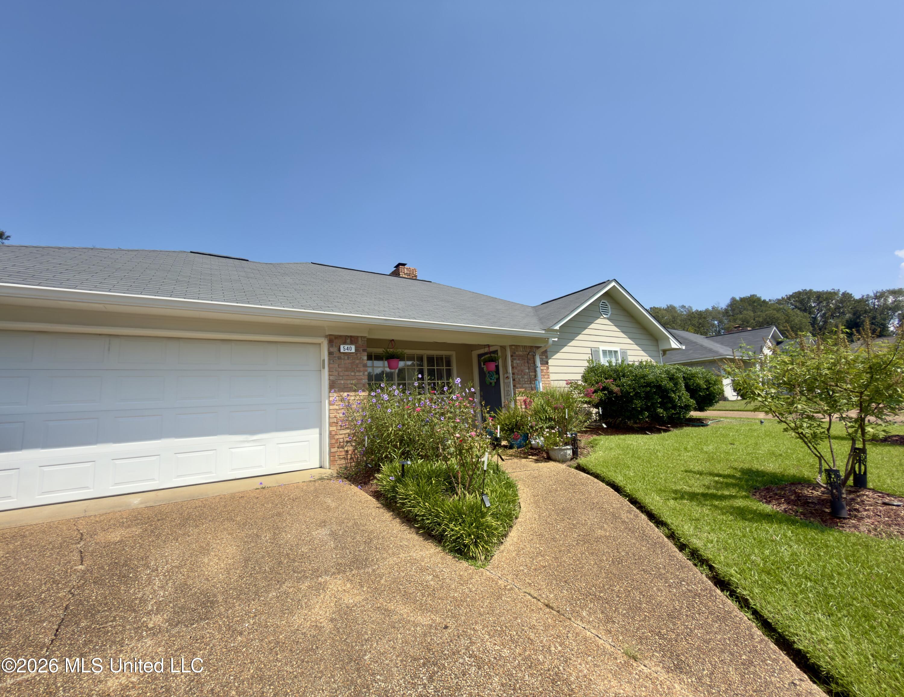 540 Brentwood Drive Property Photo 2
