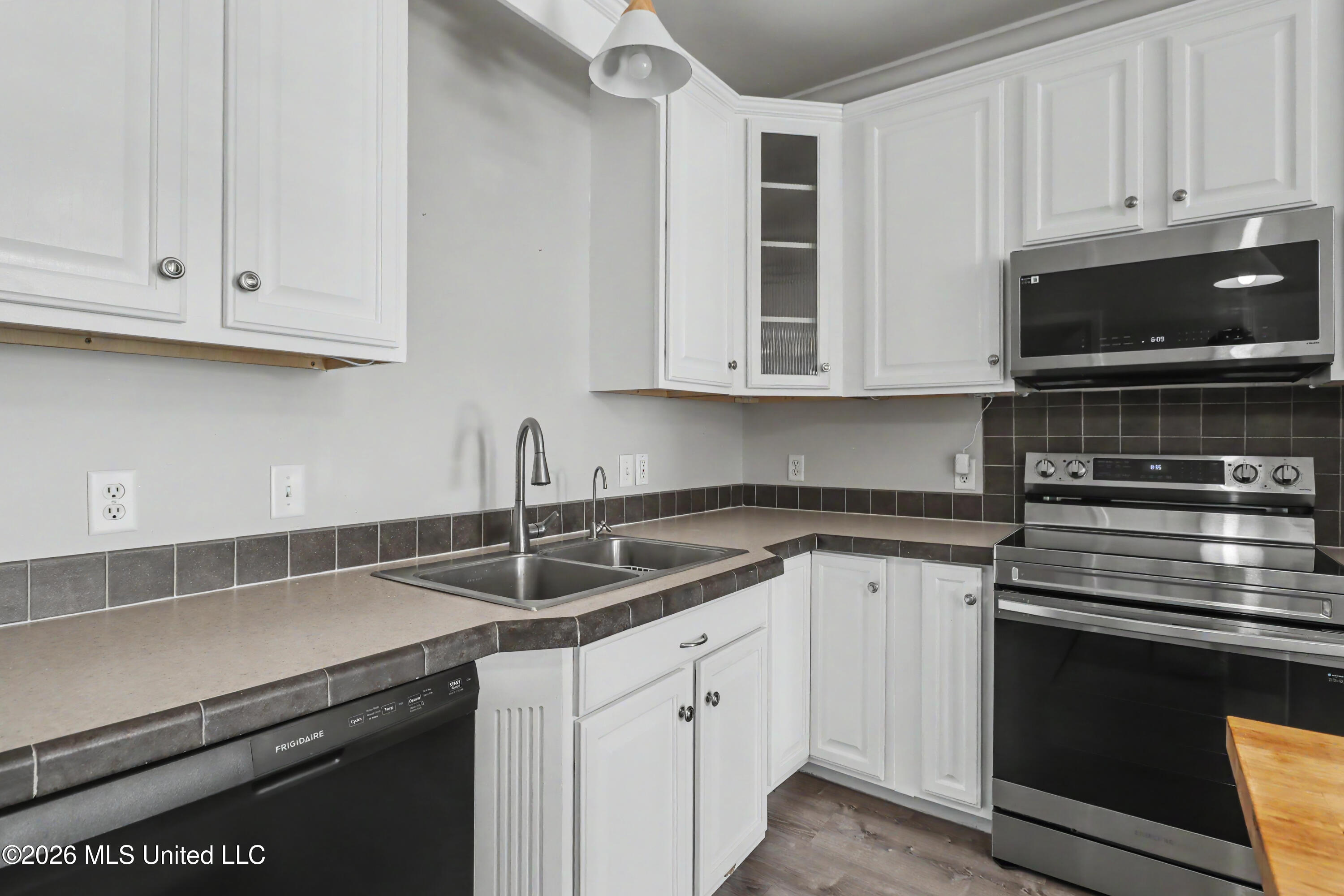 1515 E Beach Boulevard Property Photo 5