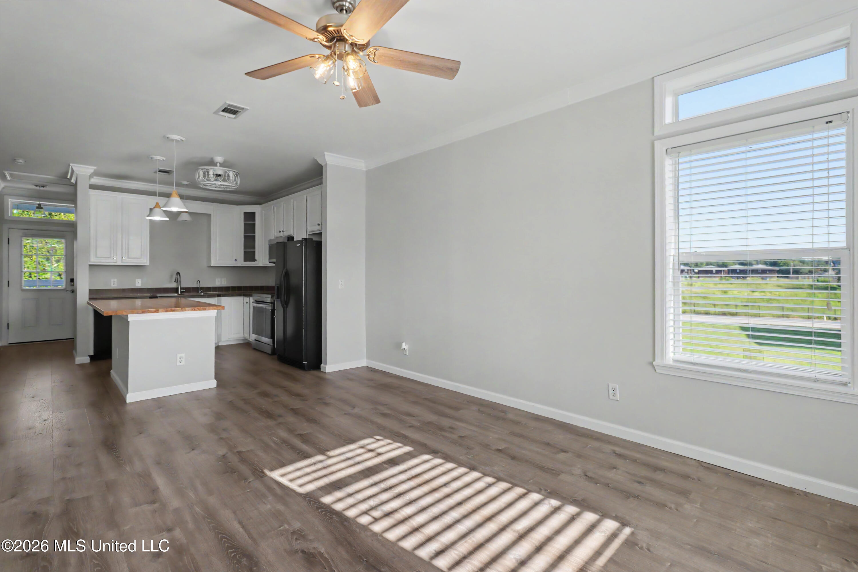 1515 E Beach Boulevard Property Photo 7