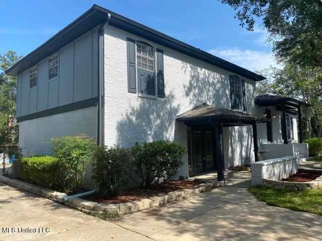 900 S Sea Cove Street Property Photo 2