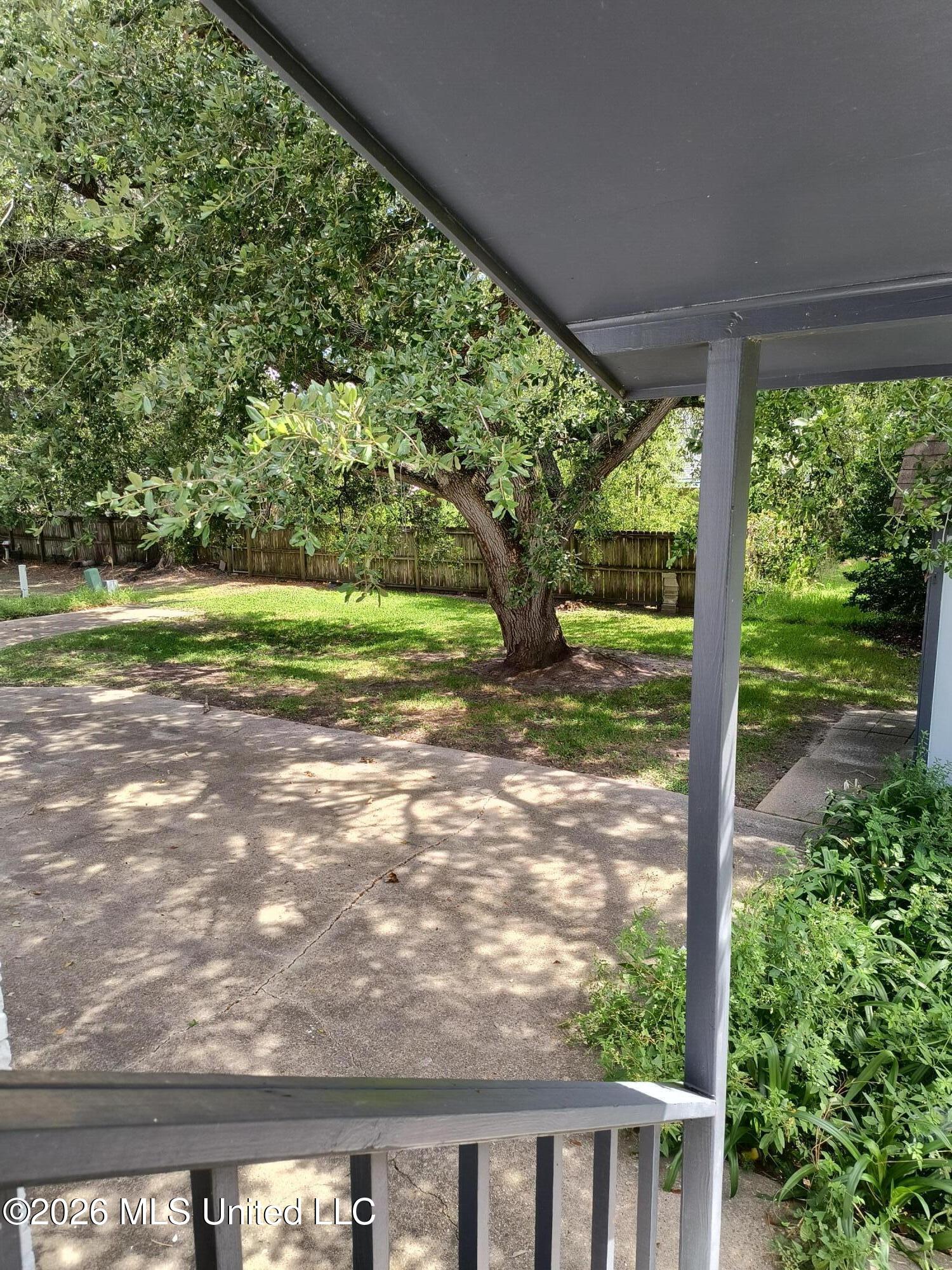 900 S Sea Cove Street Property Photo 3