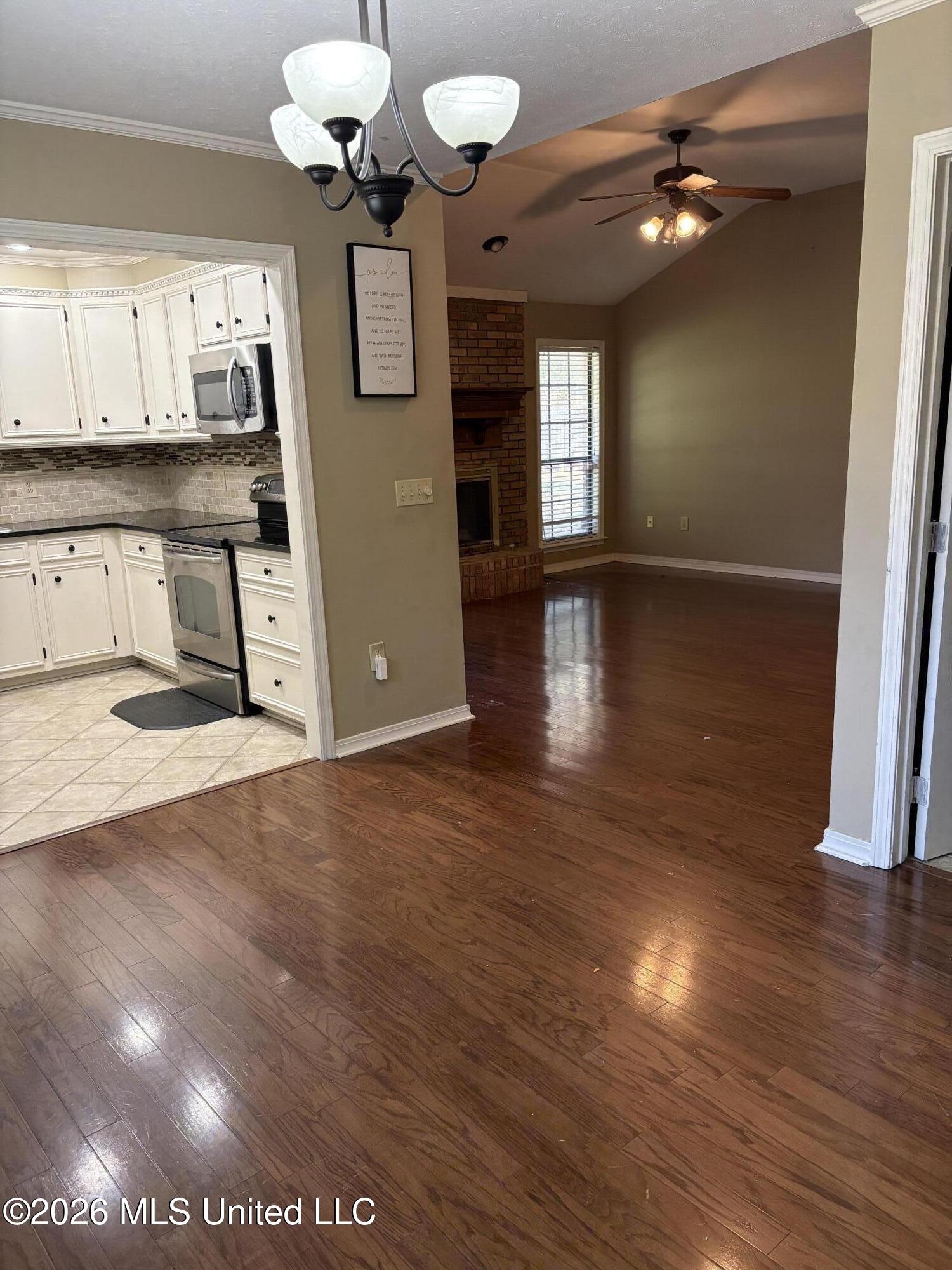 440 Brentwood Drive Property Photo 2