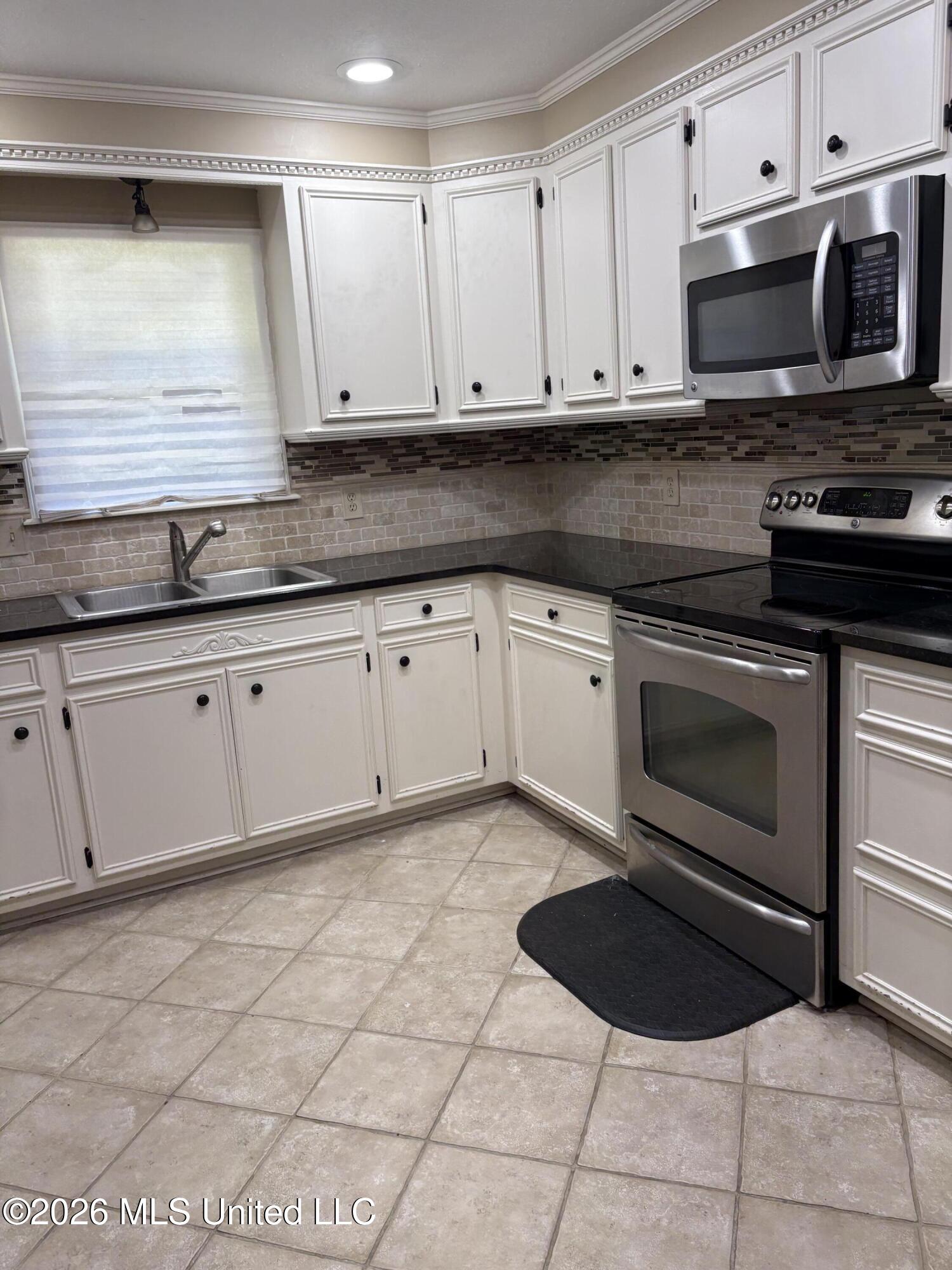 440 Brentwood Drive Property Photo 3